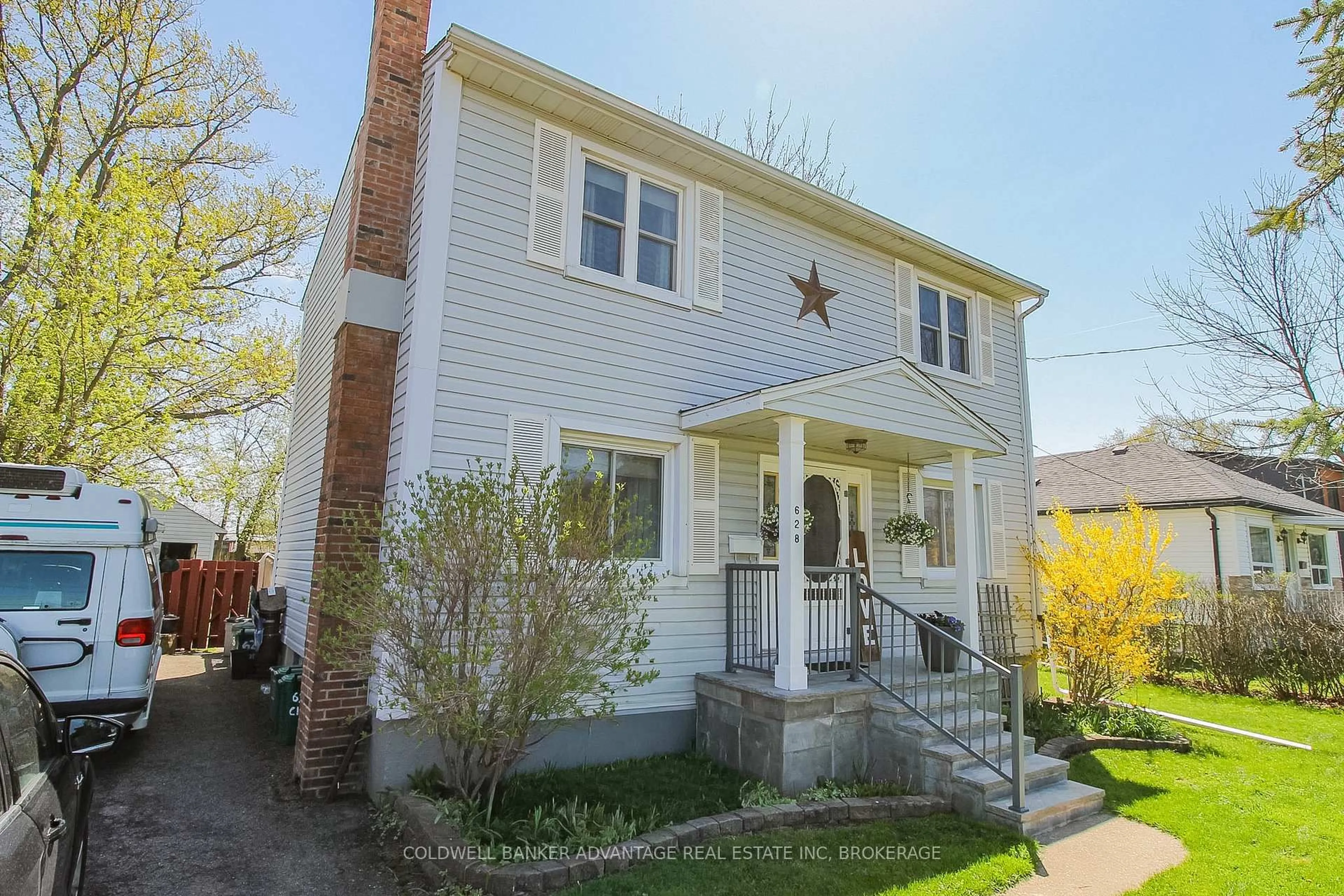 Home with brick exterior material, street for 628 Clare Ave, Welland Ontario L3C 3C1
