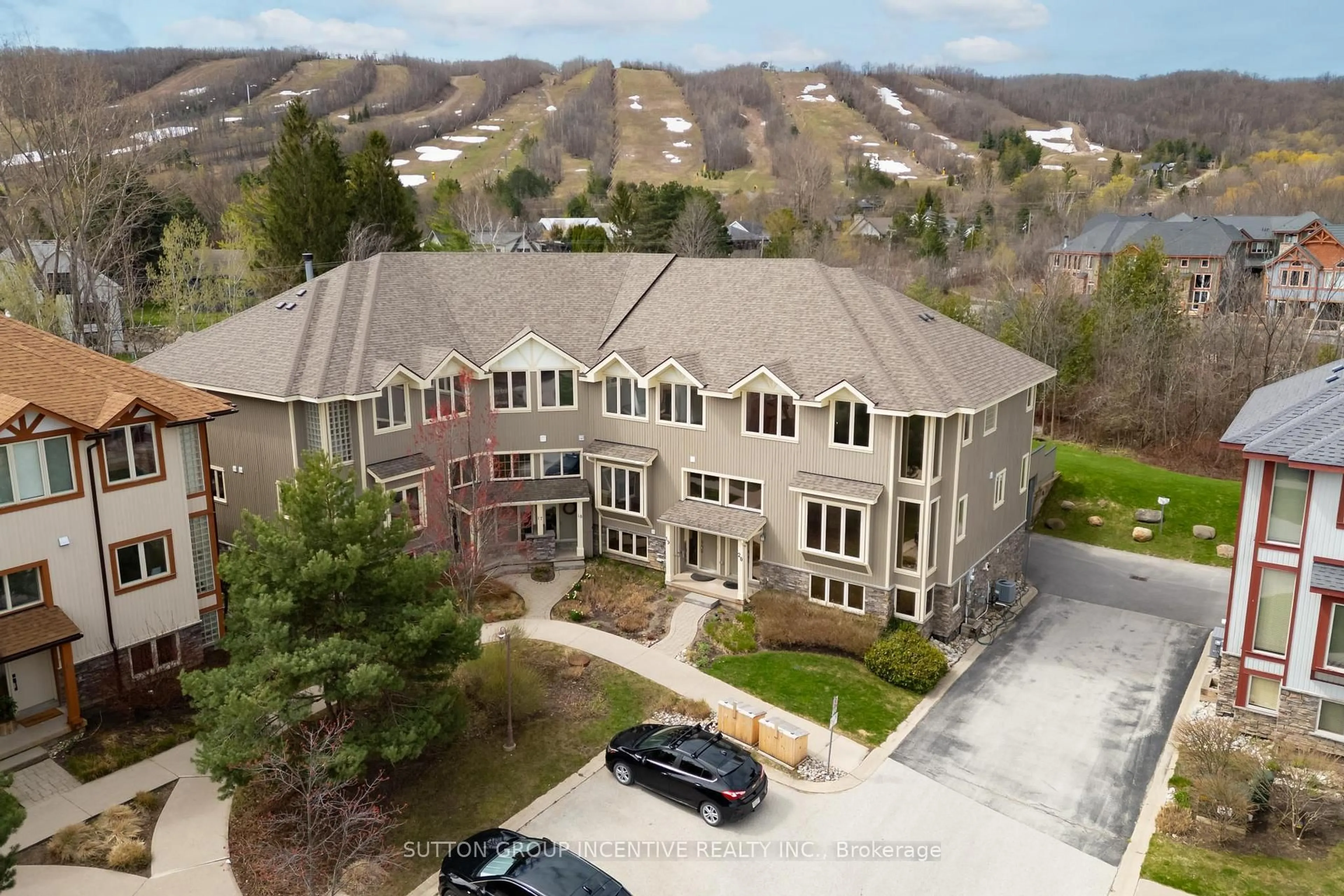A pic from outside/outdoor area/front of a property/back of a property/a pic from drone, mountain view for 224 Blueski George Cres #20, Blue Mountains Ontario L9Y 0V6