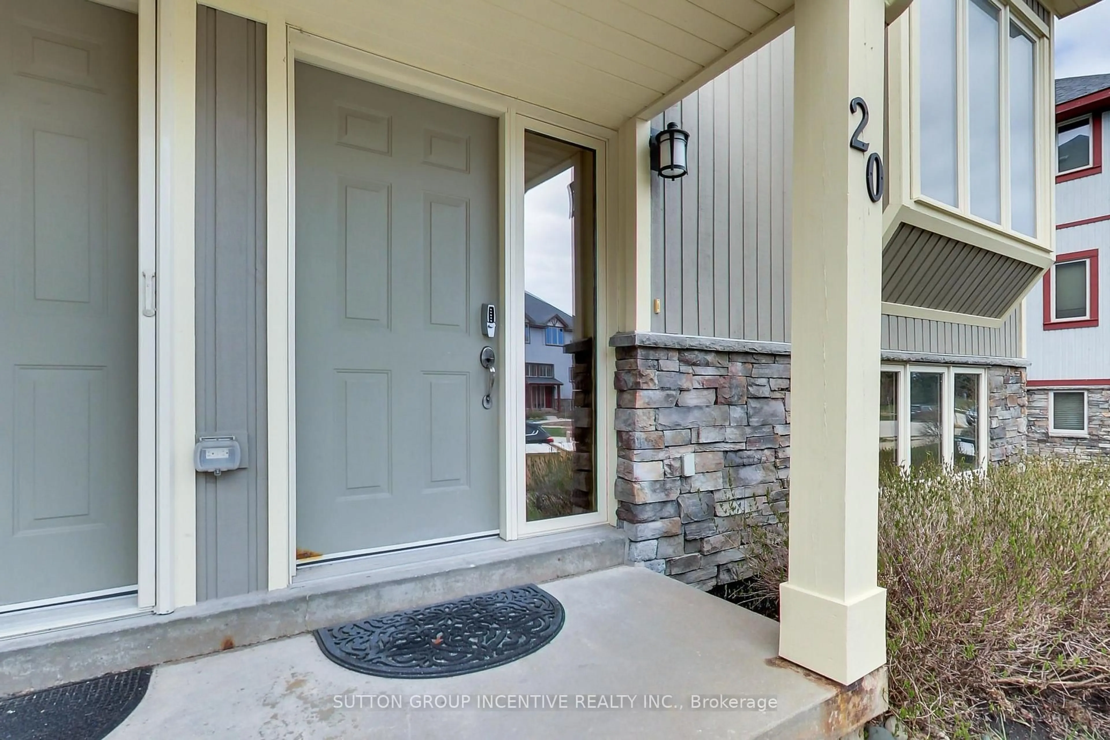 Indoor entryway for 224 Blueski George Cres #20, Blue Mountains Ontario L9Y 0V6