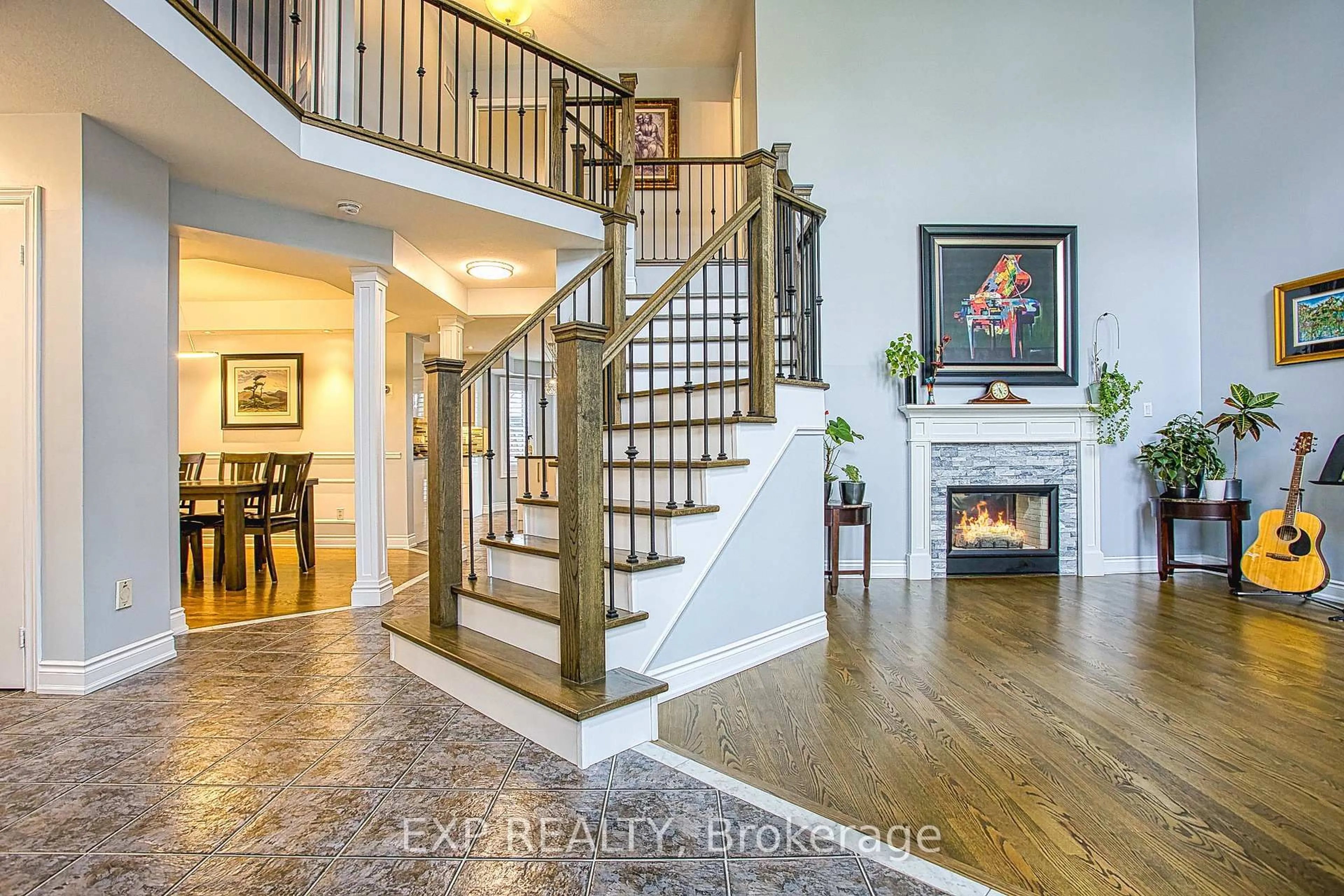 Indoor entryway for 5 Shetland Dr, Hamilton Ontario L8B 0N9