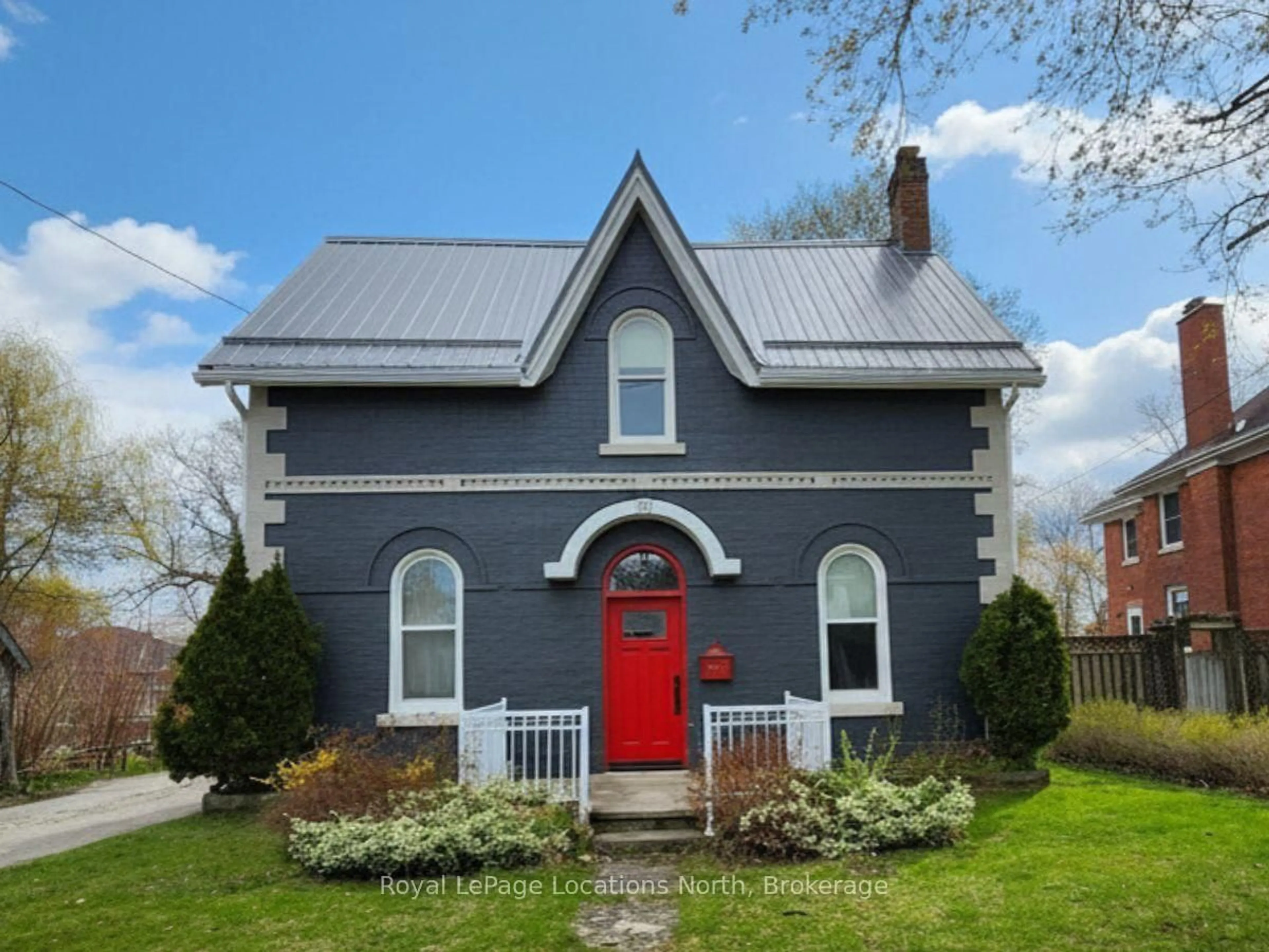 Home with vinyl exterior material, street for 1181 4th Ave, Owen Sound Ontario N4K 4W3