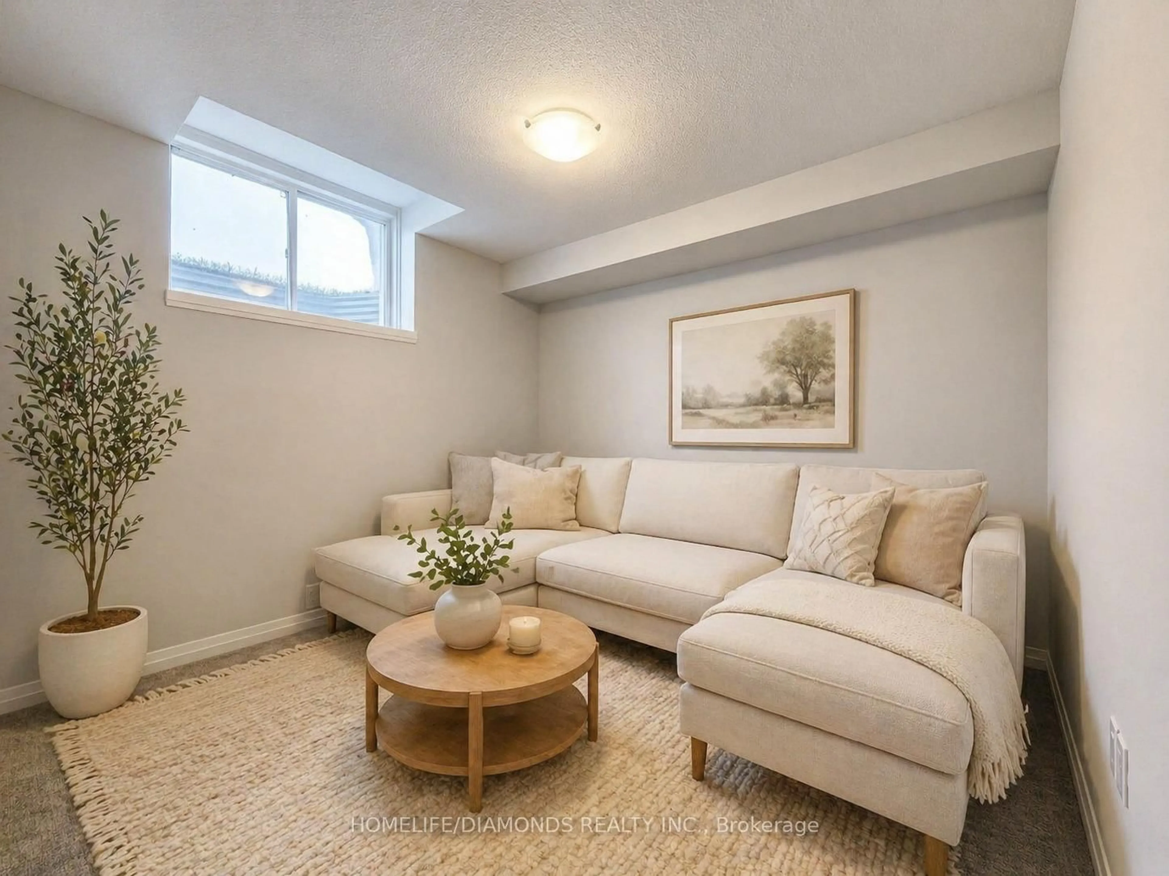 Living room with furniture, unknown for 95 BUR OAK Dr, Thorold Ontario L2V 0L8