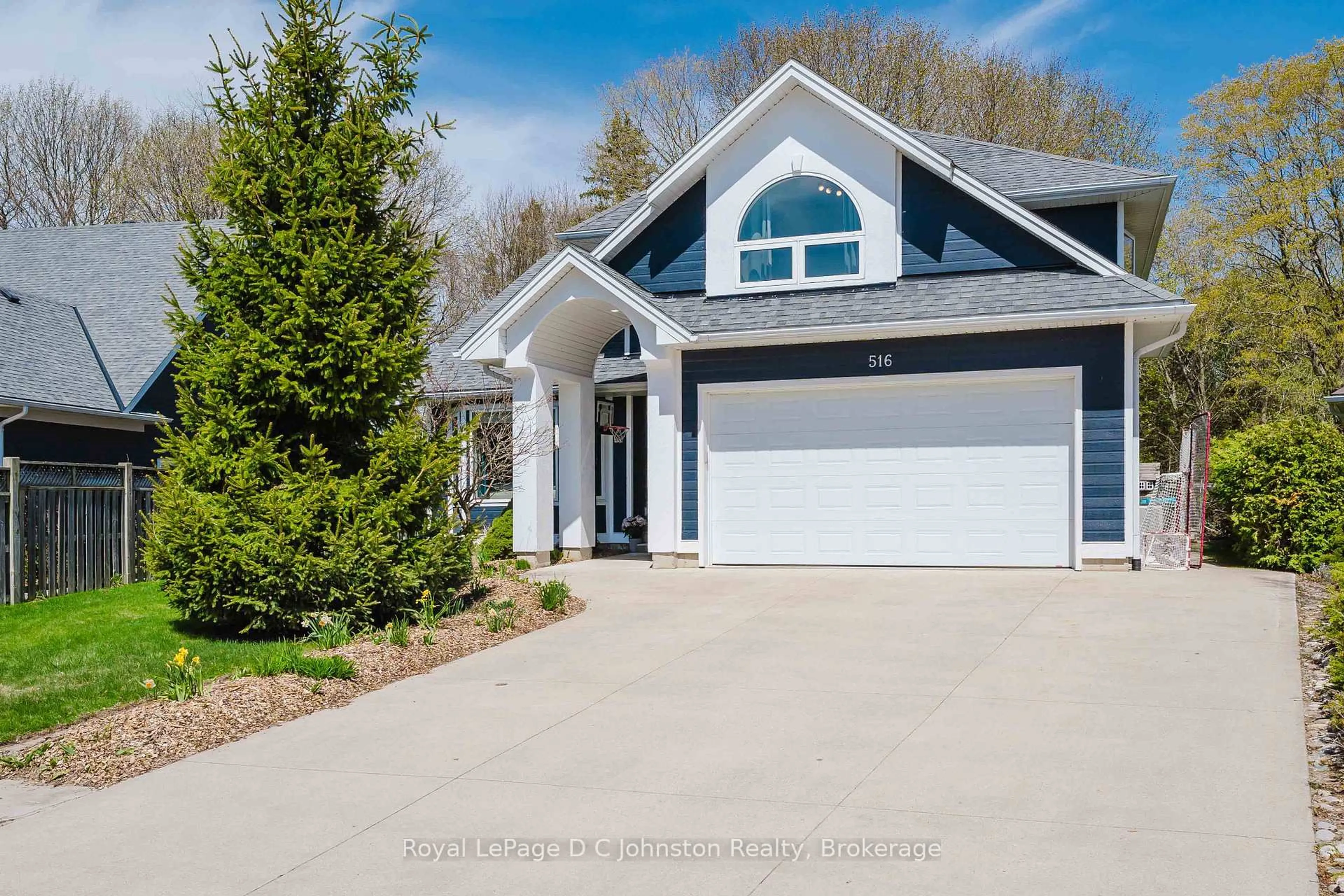 Home with vinyl exterior material, water/lake/river/ocean view for 516 Meadow Lane, Saugeen Shores Ontario N0H 2L0