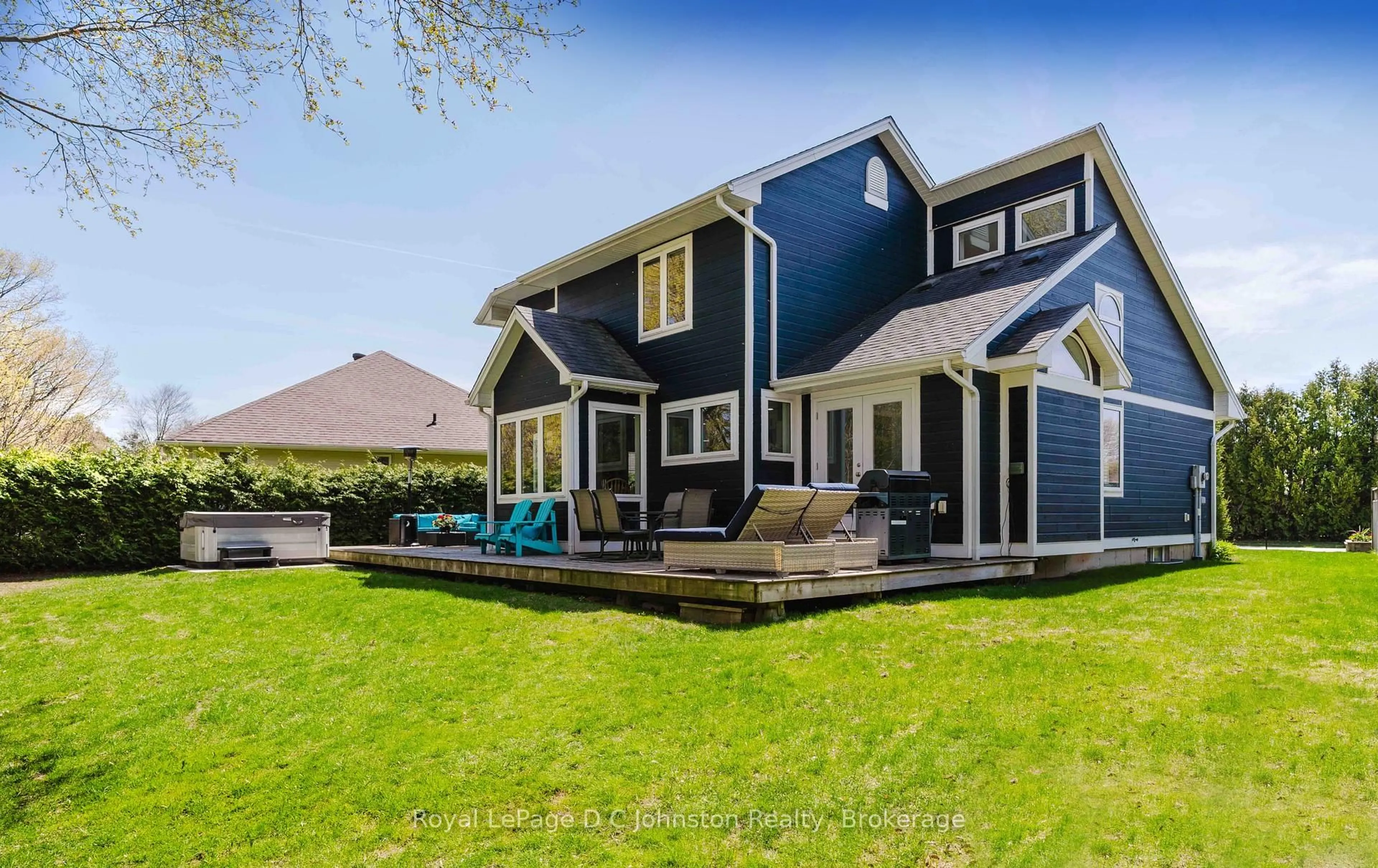 Home with vinyl exterior material, unknown for 516 Meadow Lane, Saugeen Shores Ontario N0H 2L0