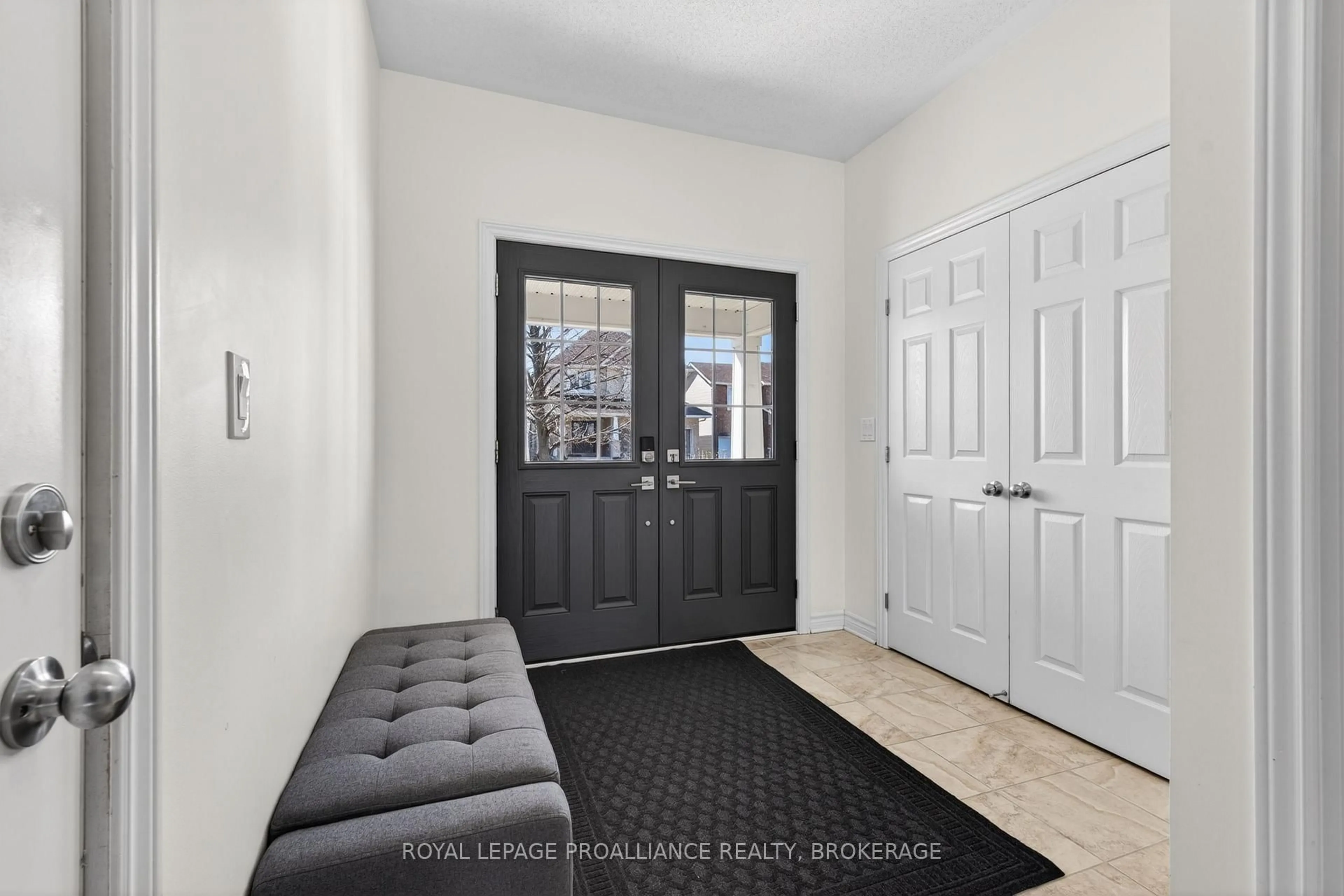 Indoor entryway for 1244 Cyprus Rd, Kingston Ontario K7K 0E2