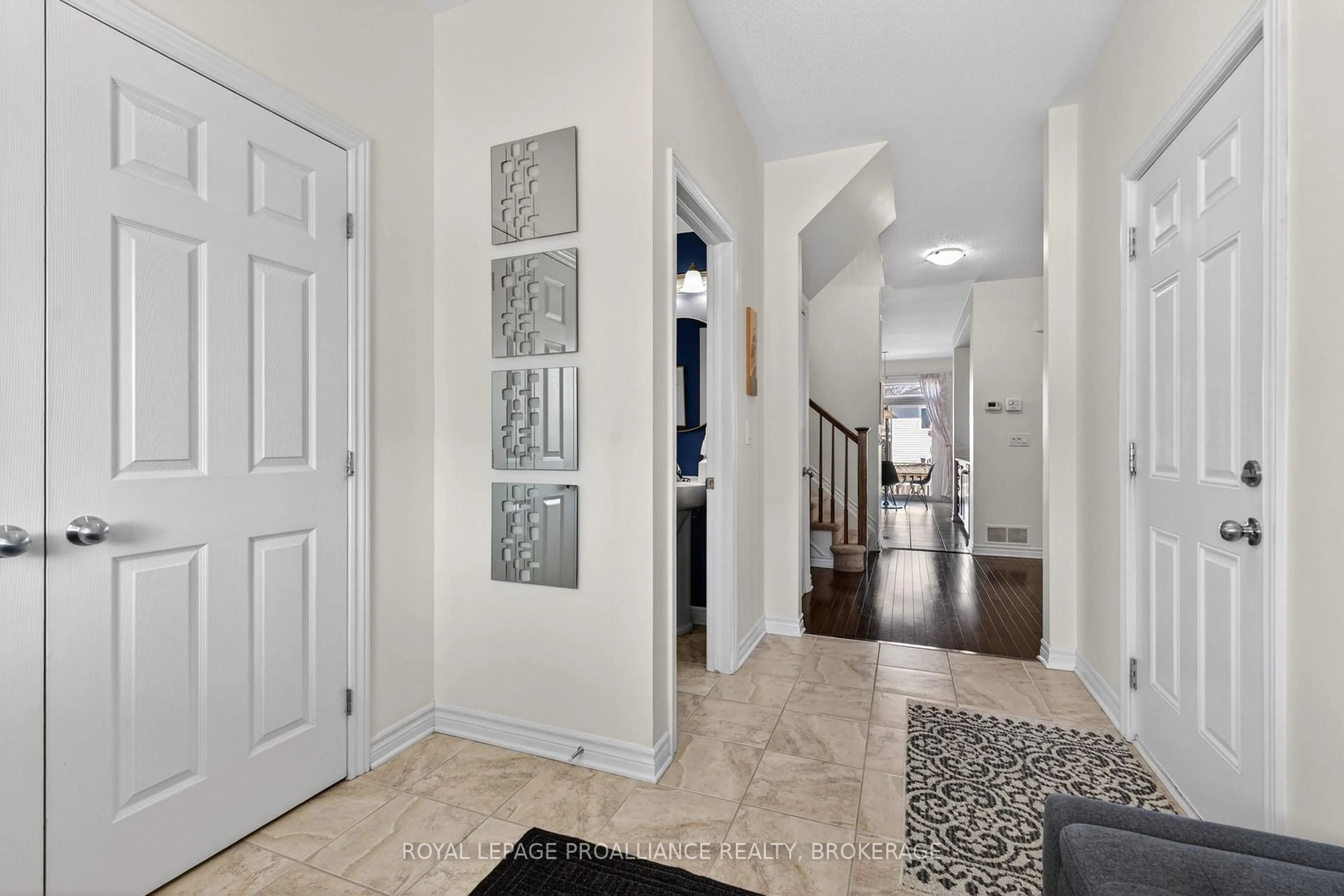 Indoor entryway for 1244 Cyprus Rd, Kingston Ontario K7K 0E2