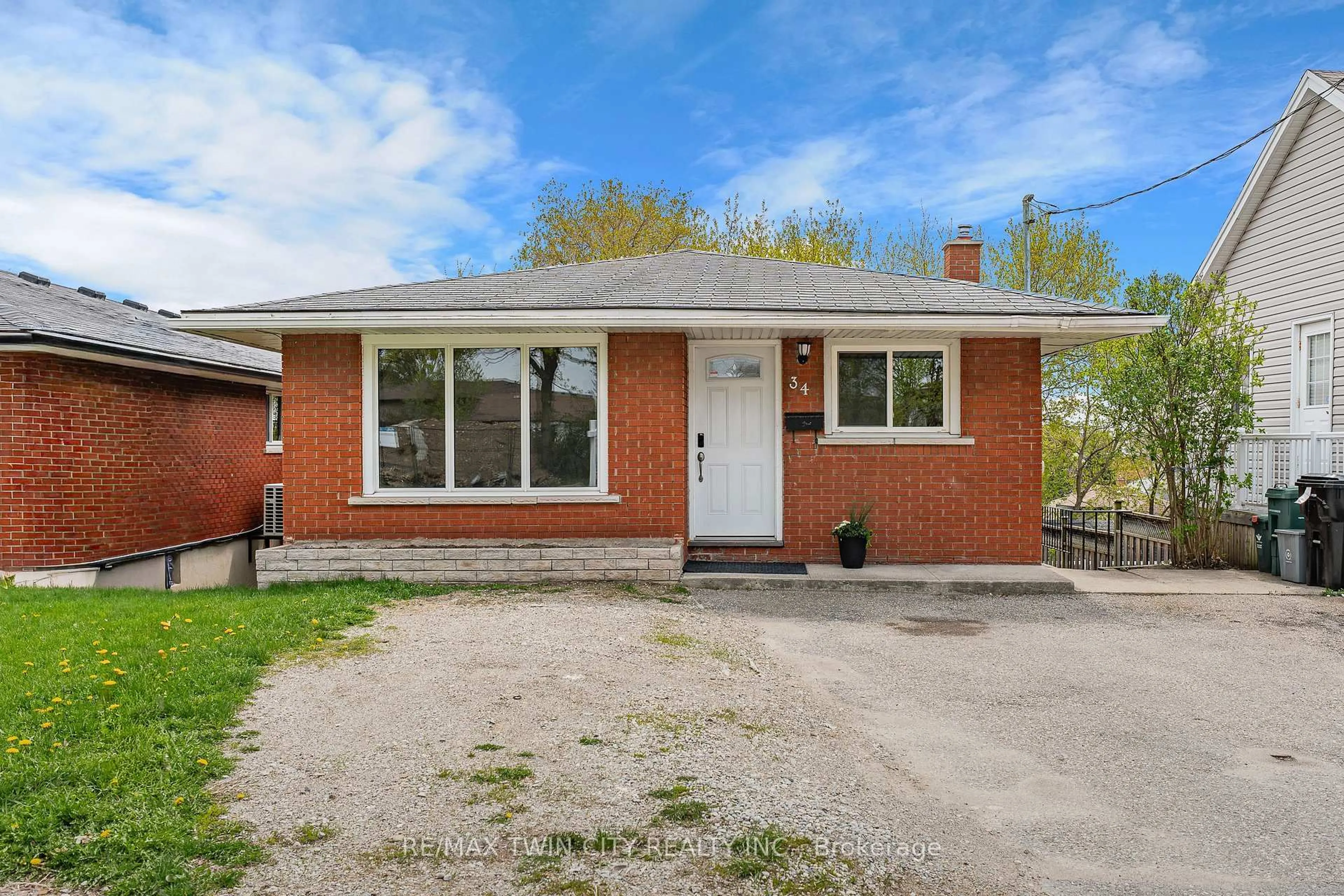 Home with brick exterior material, street for 34 Avenue Rd, Cambridge Ontario N1R 1B7