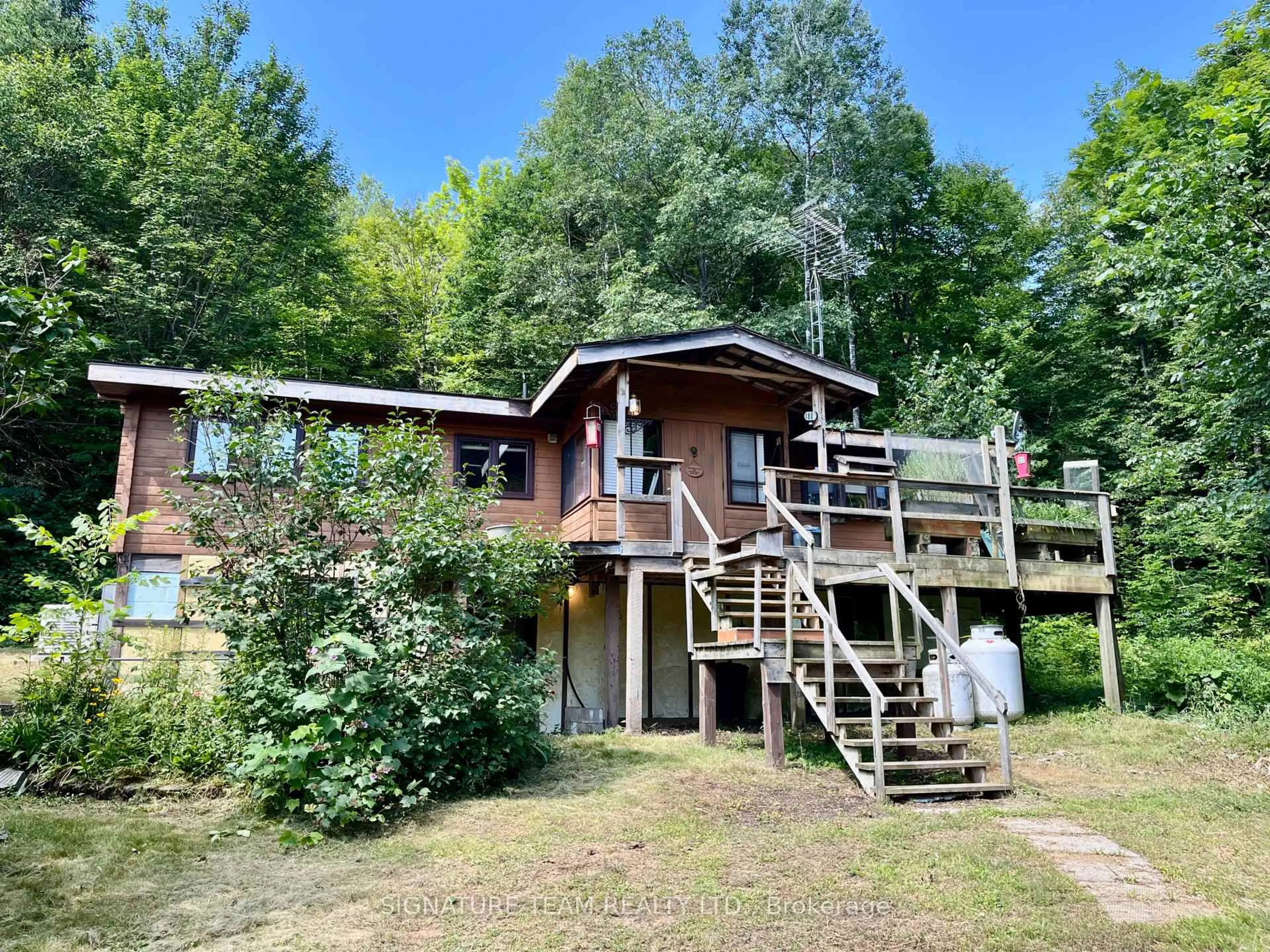 A pic from outside/outdoor area/front of a property/back of a property/a pic from drone, unknown for 19626 41 Highway, Cloyne Ontario K0H 1K0