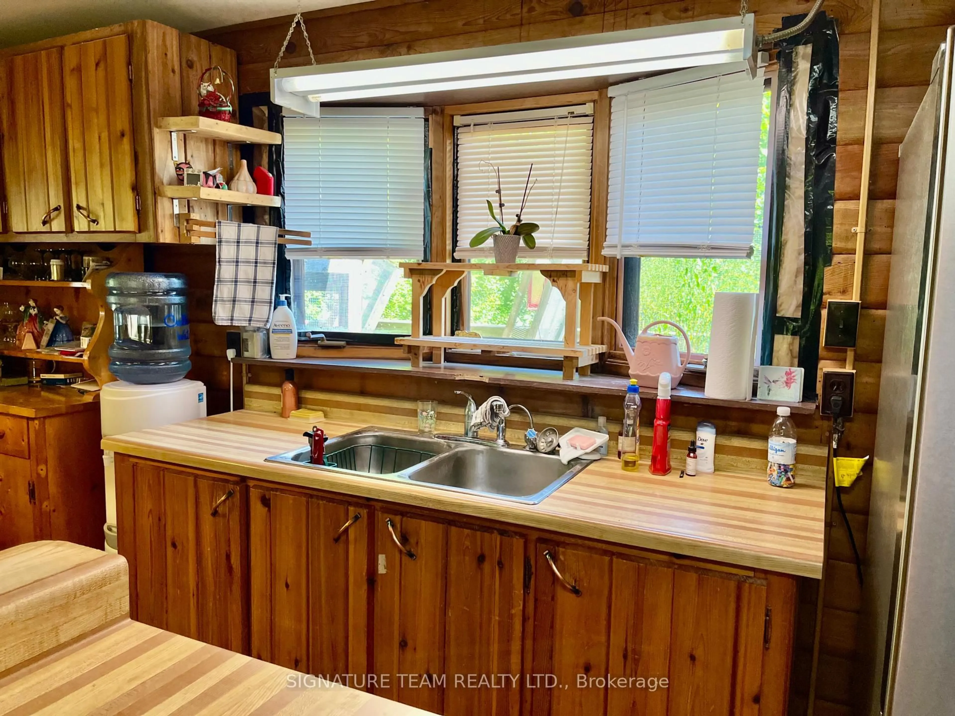 Standard kitchen, wood/laminate floor for 19626 41 Highway, Cloyne Ontario K0H 1K0