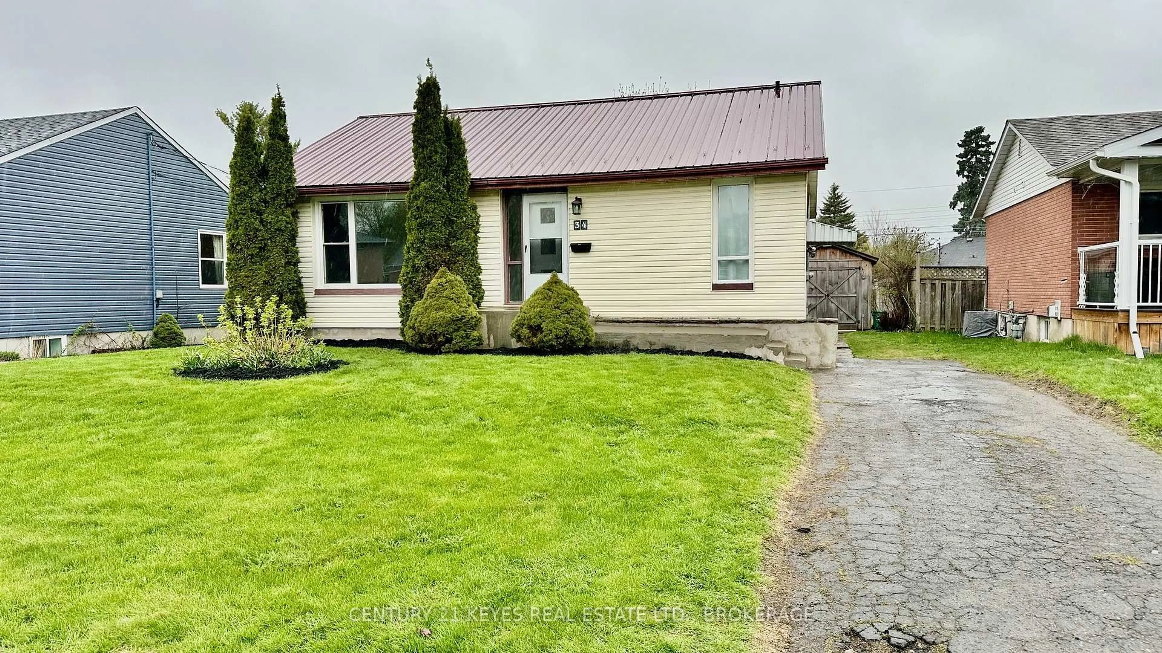 A pic from outside/outdoor area/front of a property/back of a property/a pic from drone, street for 34 Salisbury Ave, Brockville Ontario K6V 2T5