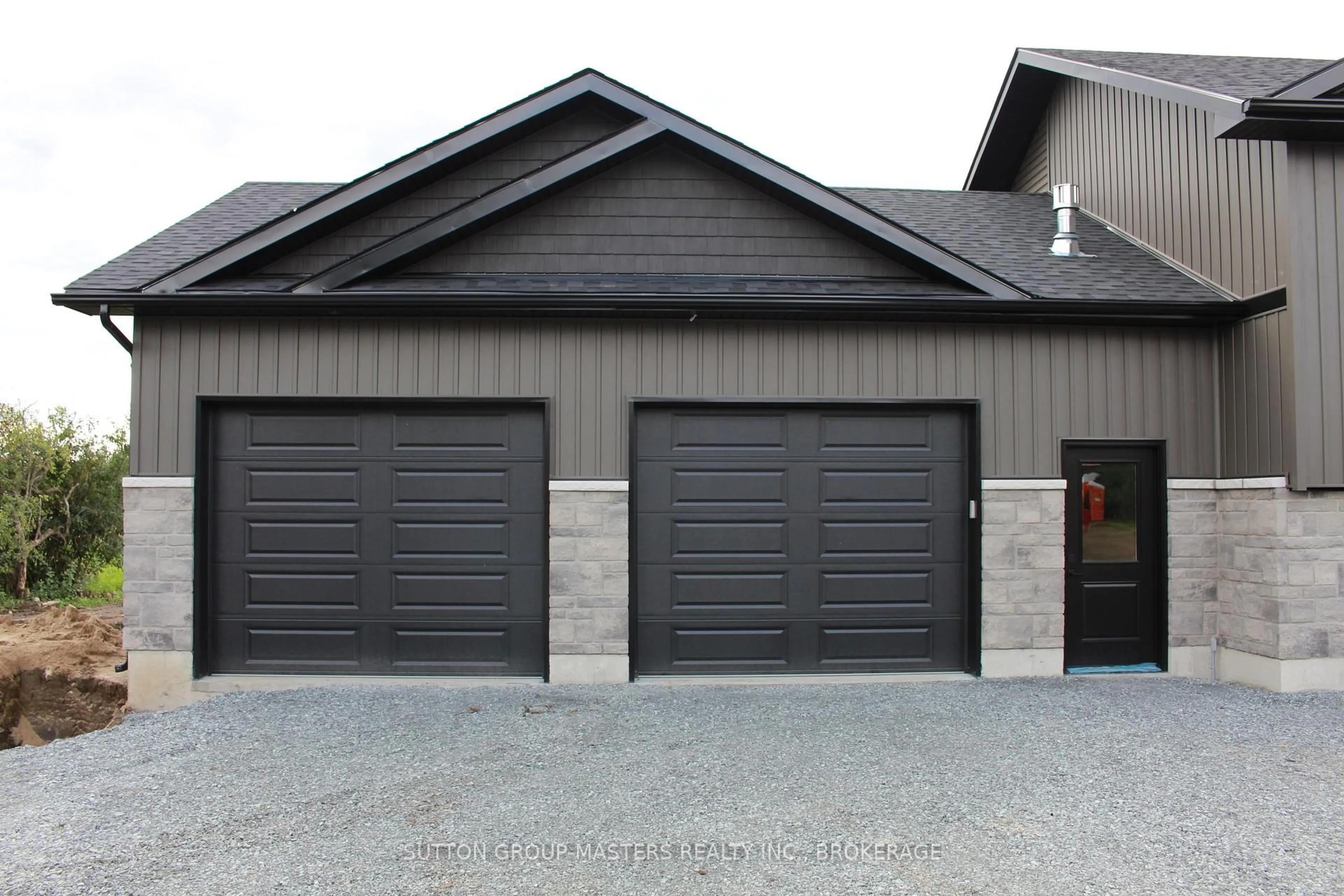 Indoor garage for 3893 Round Lake Rd, Inverary Ontario K0H 1X0
