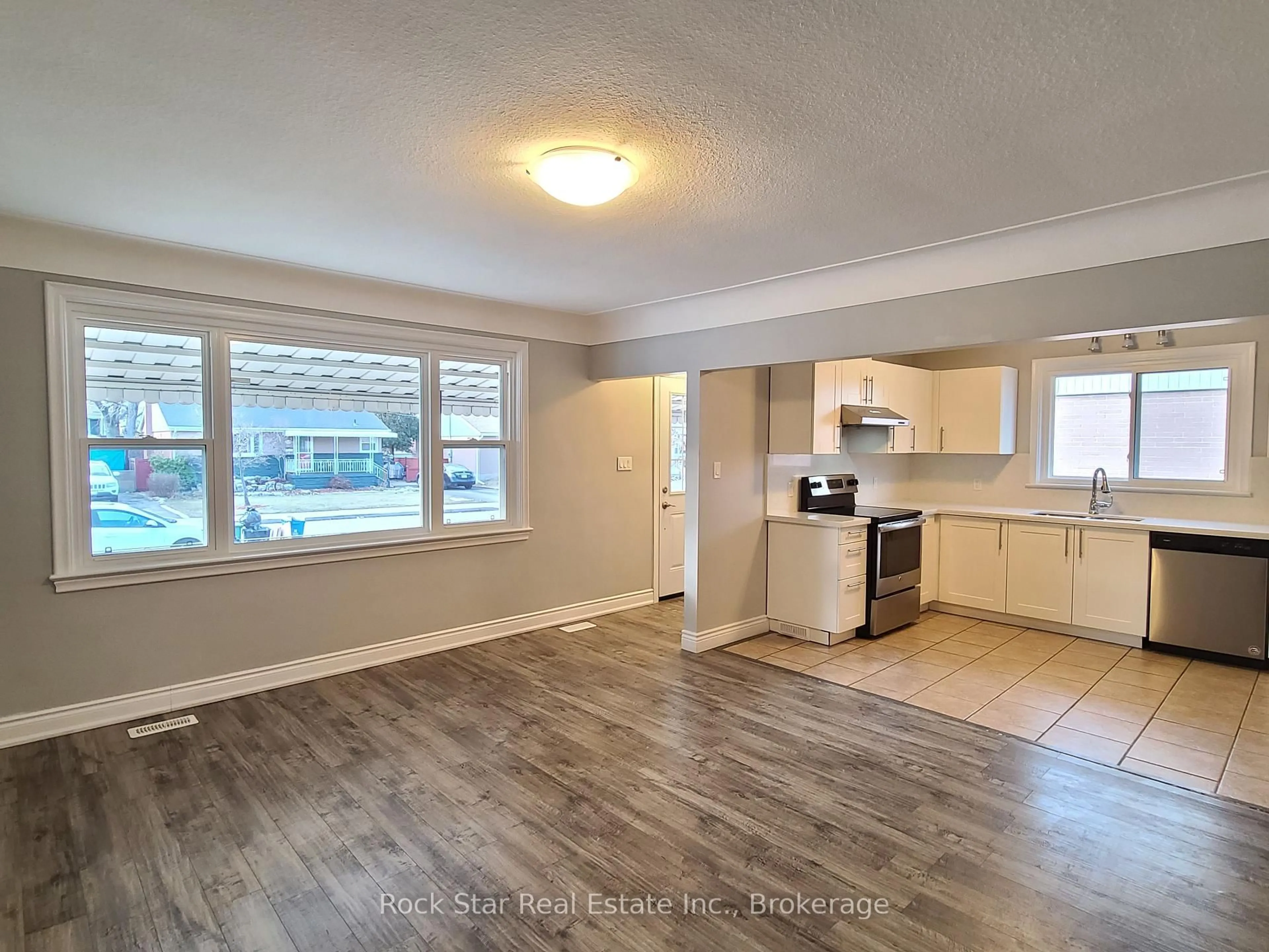 Open concept kitchen, unknown for 313 East 33rd St, Hamilton Ontario L8V 3T9