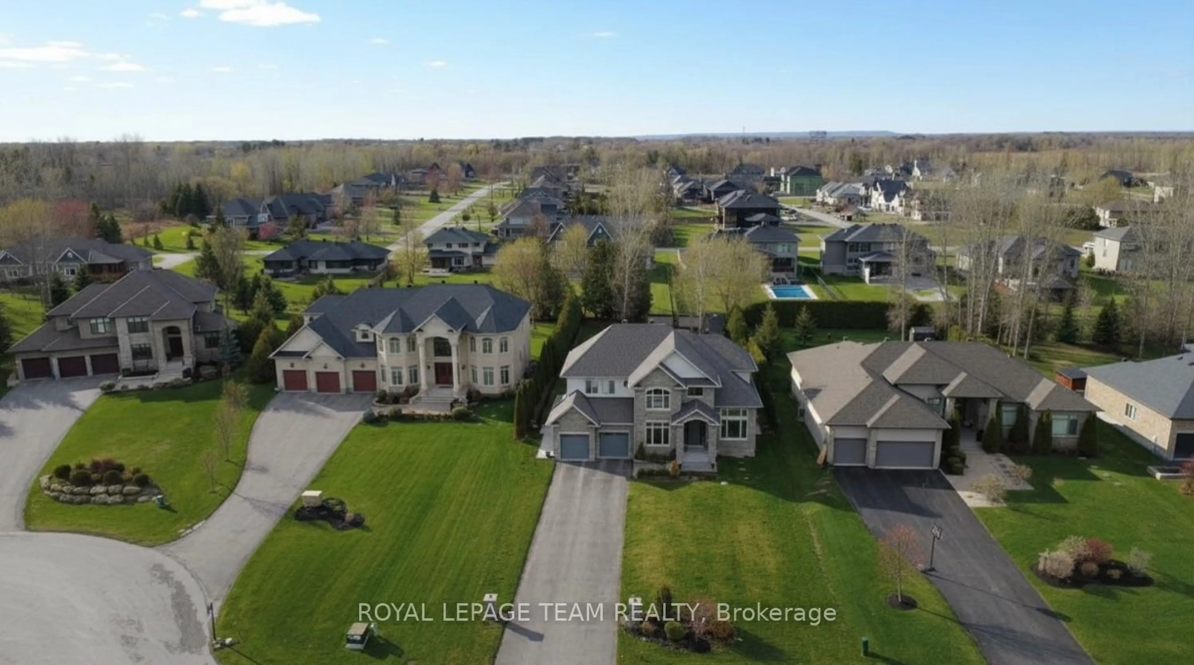 A pic from outside/outdoor area/front of a property/back of a property/a pic from drone, unknown for 520 LEIMERK Crt, Manotick Ontario K4M 0B2