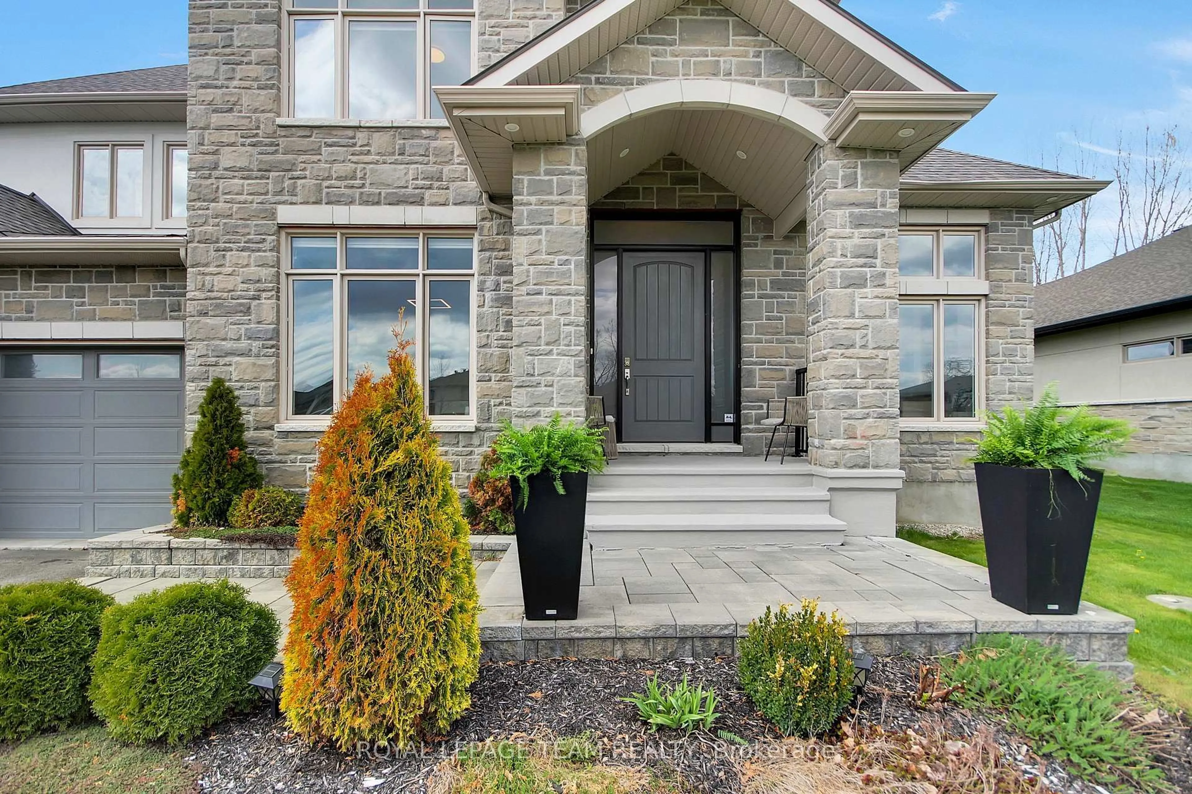 Home with brick exterior material, street for 520 LEIMERK Crt, Manotick Ontario K4M 0B2