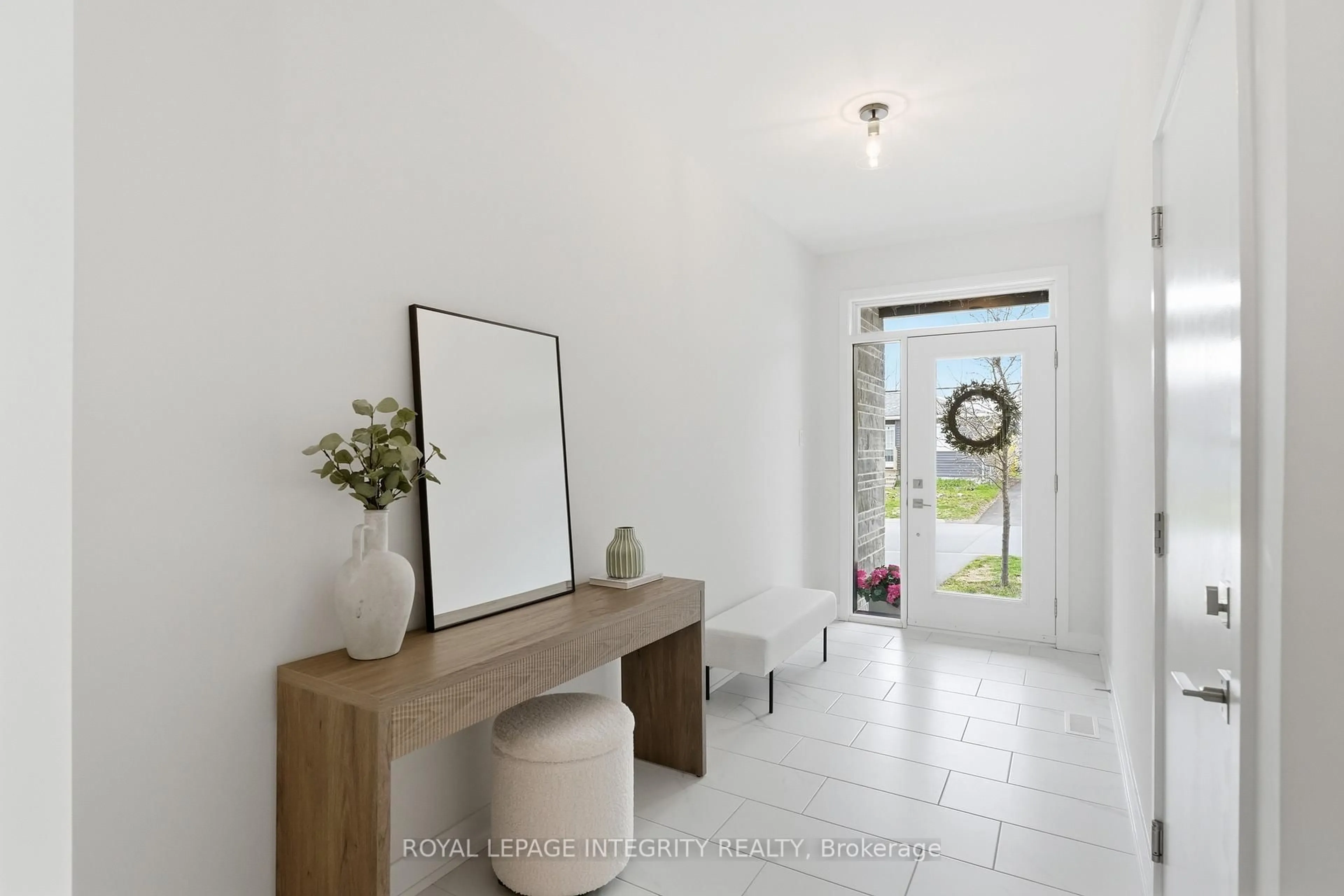 Indoor entryway for 200 Adelaide St, Almonte Ontario K0A 1A0