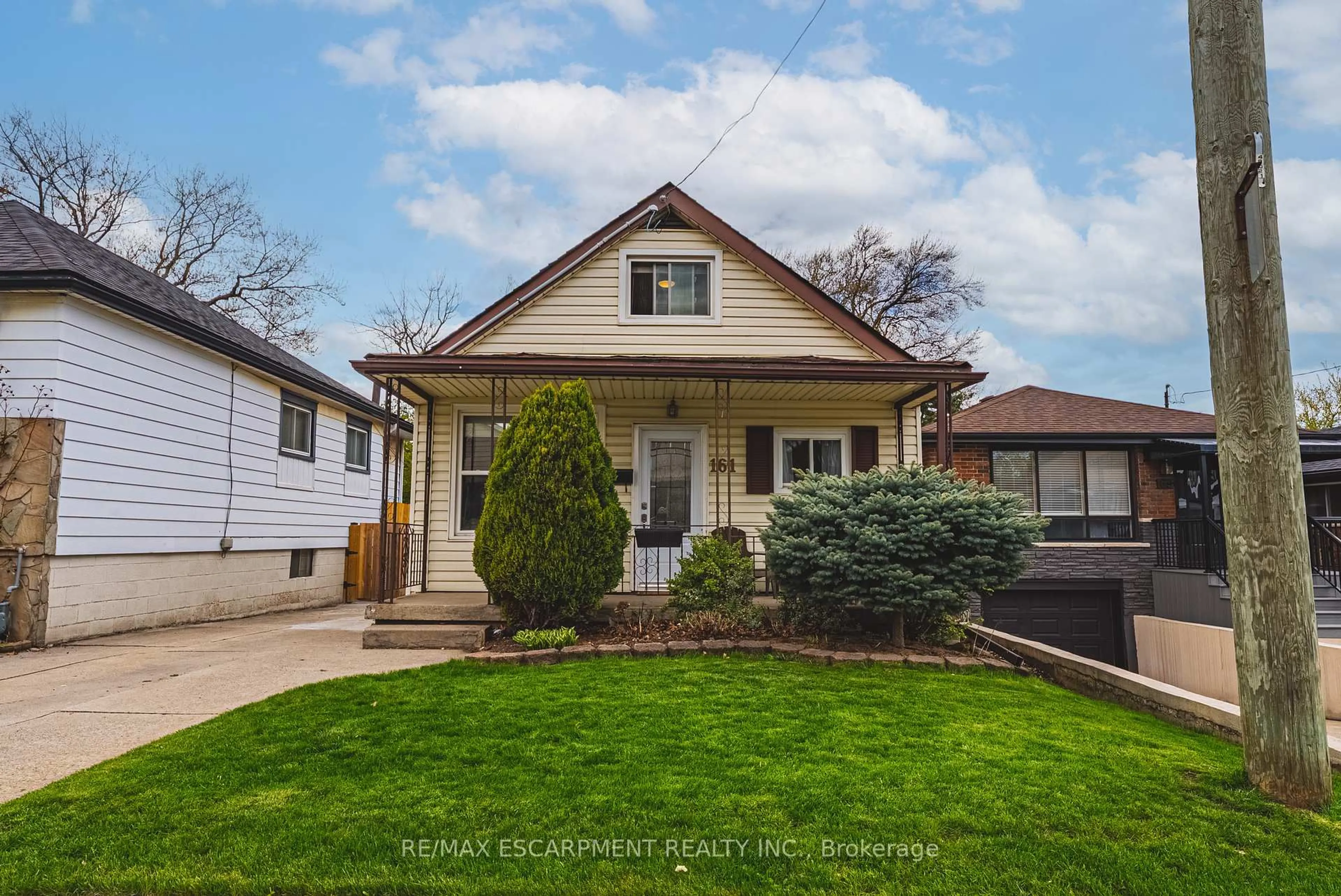 Home with vinyl exterior material, street for 161 Ivon Ave, Hamilton Ontario L8H 5S7