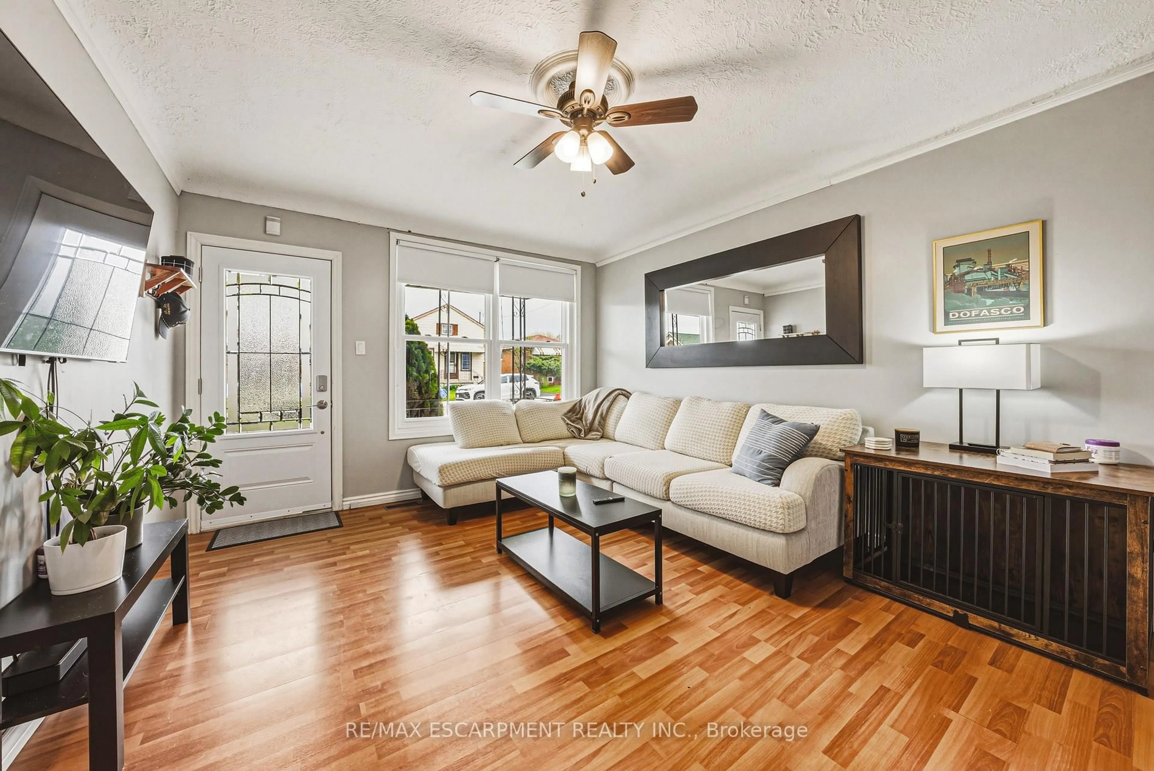Living room with furniture, wood/laminate floor for 161 Ivon Ave, Hamilton Ontario L8H 5S7