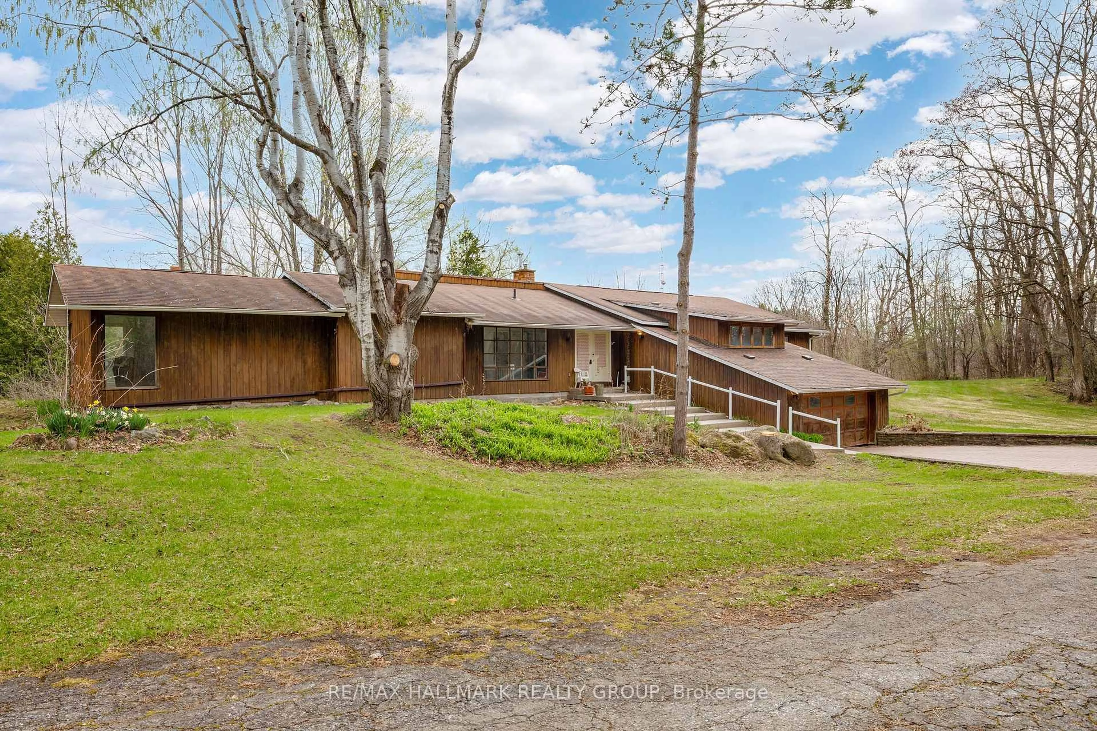 A pic from outside/outdoor area/front of a property/back of a property/a pic from drone, unknown for 111 Elmgrove Rd, Perth Ontario K7H 3C7