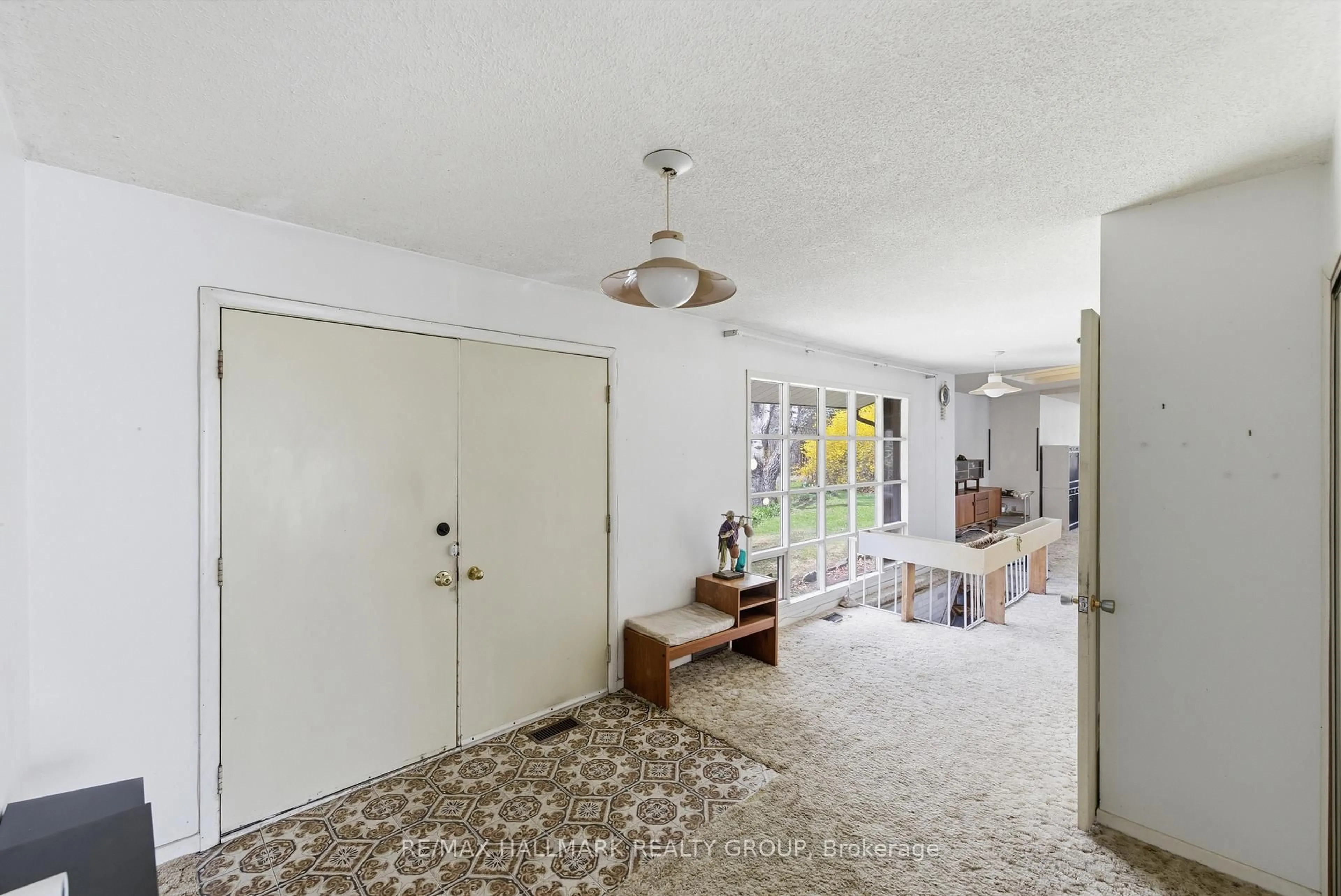 Indoor foyer for 111 Elmgrove Rd, Perth Ontario K7H 3C7