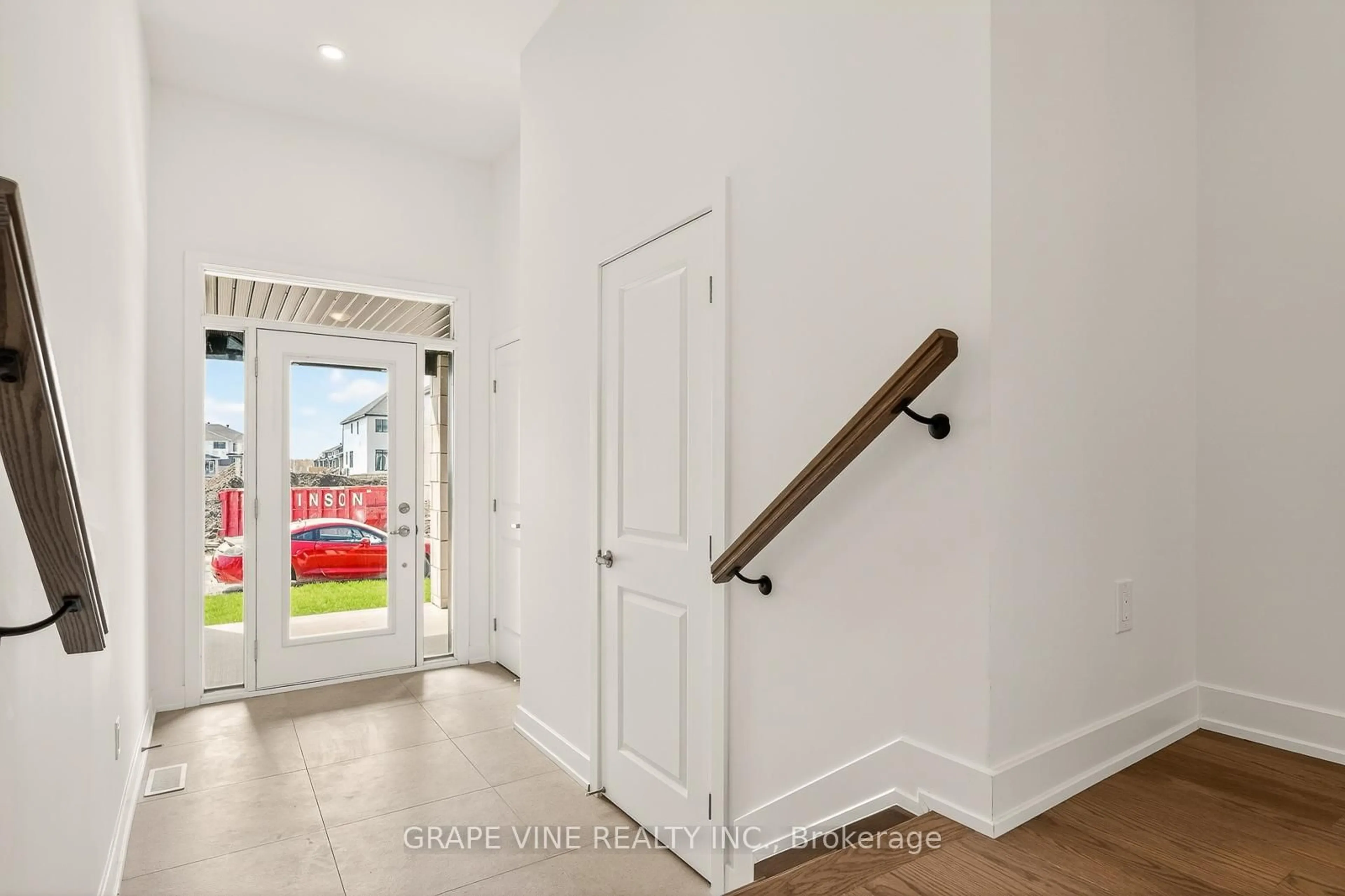 Indoor entryway for 79 San Felice Circ, Ottawa Ontario K2S 2S7