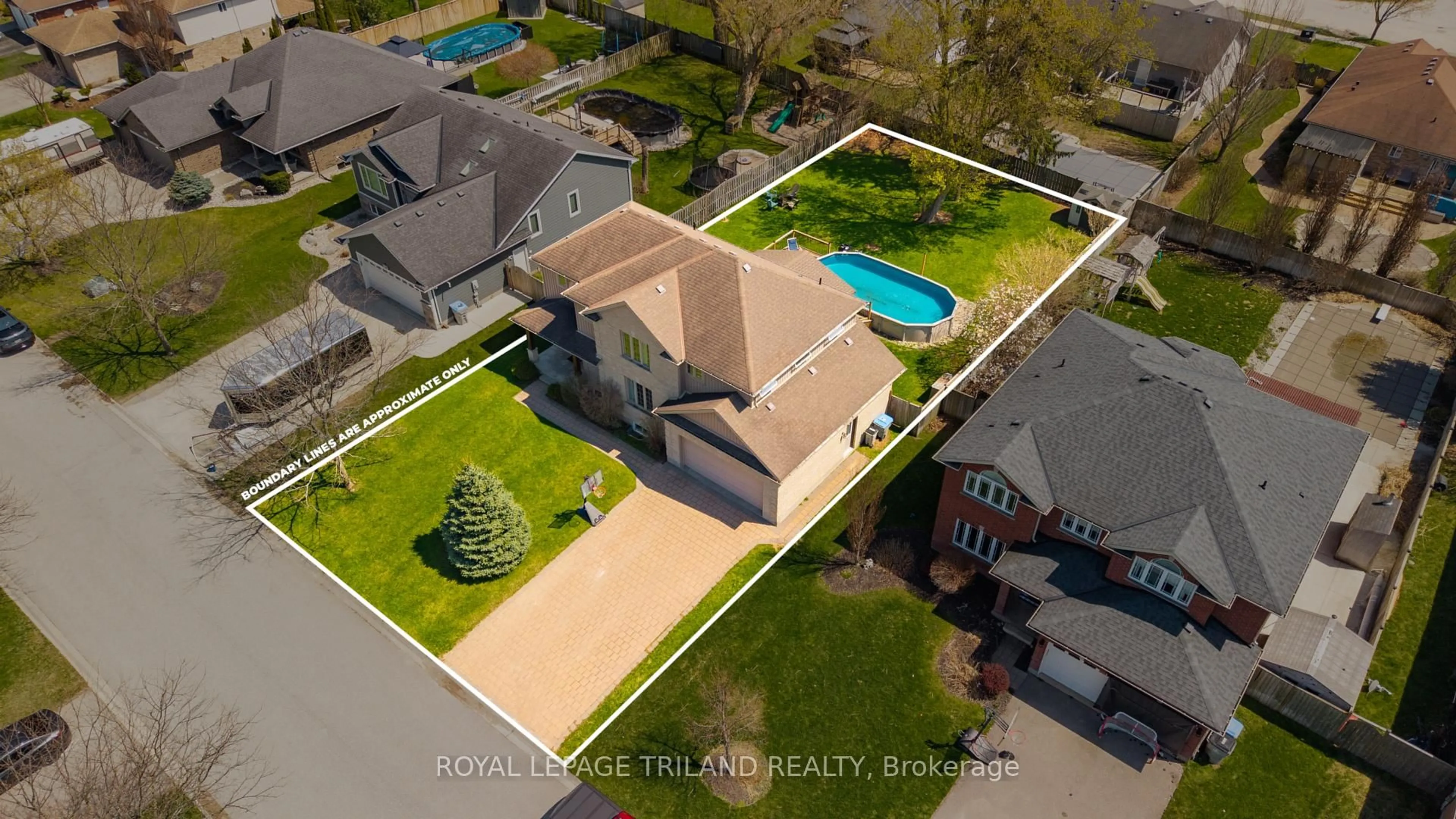 A pic from outside/outdoor area/front of a property/back of a property/a pic from drone, street for 40 FIELDSTONE Cres, Middlesex Centre Ontario N0L 1R0