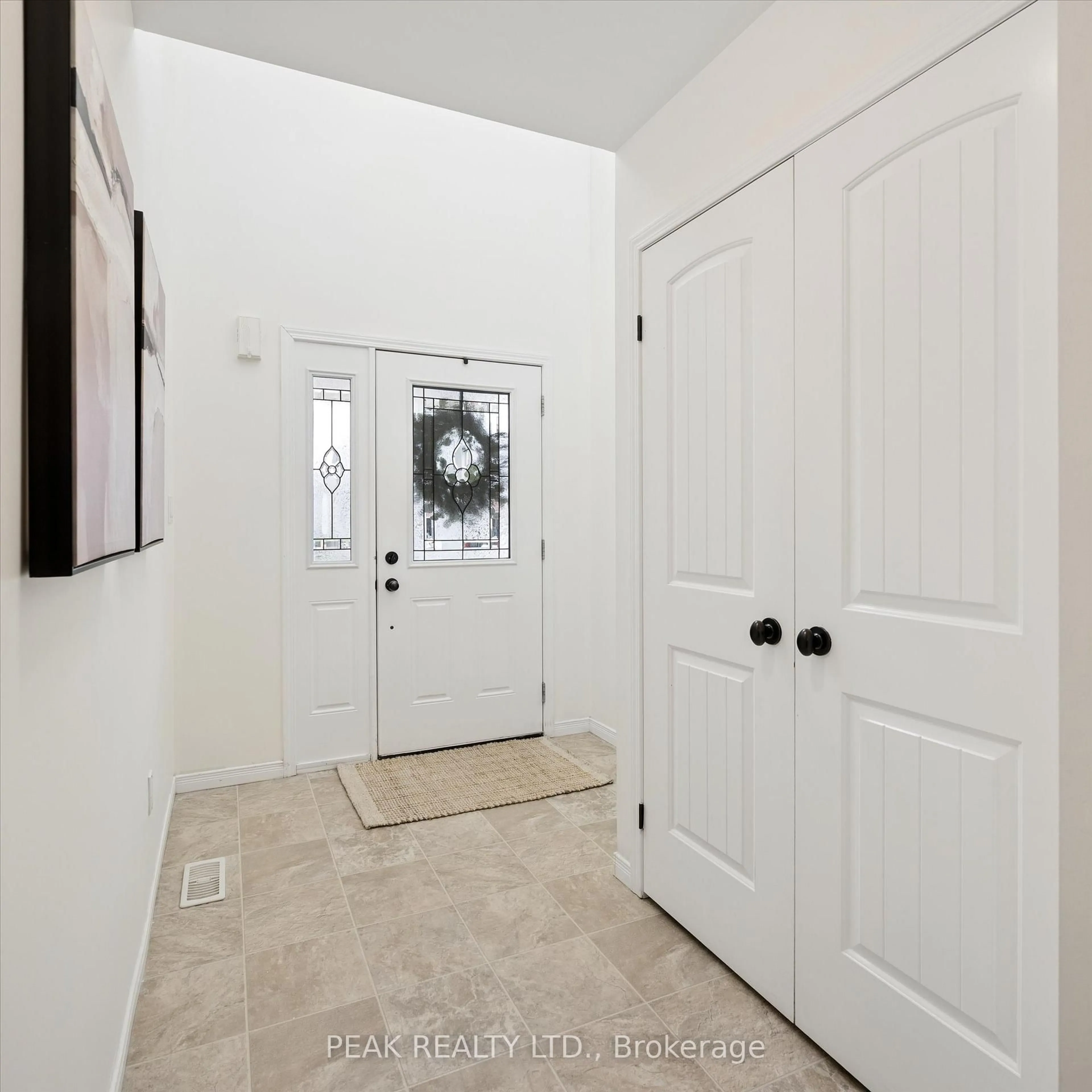 Indoor entryway for 6 Sassafras St, Kitchener Ontario N2N 3S4