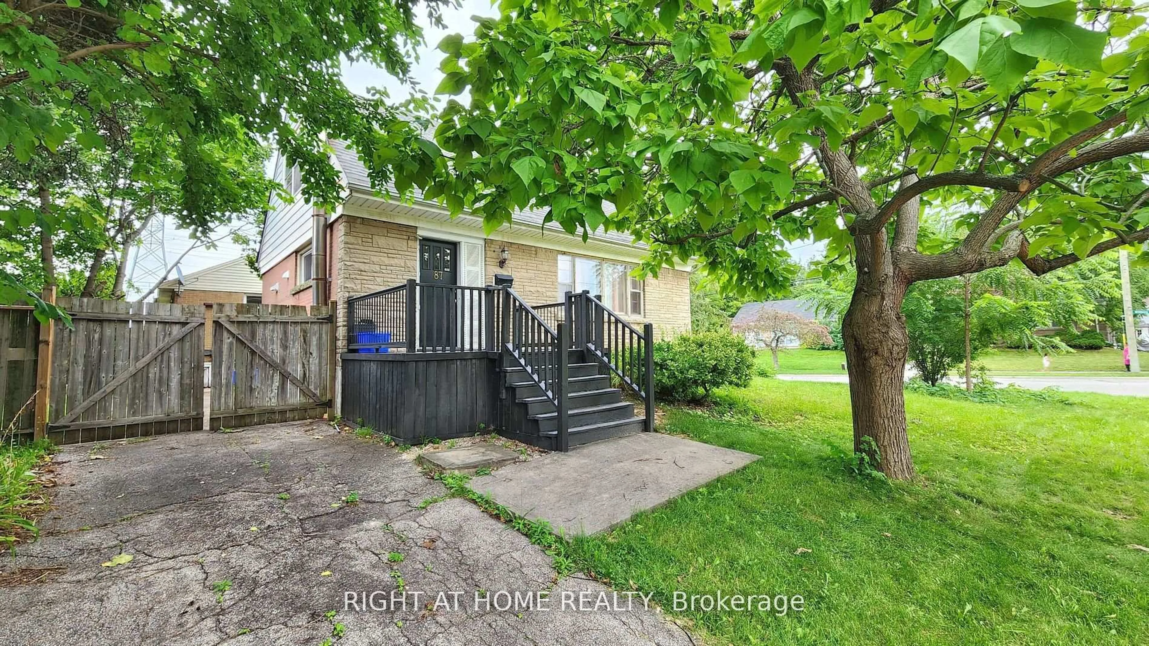 Unknown for 87 Radford St, Hamilton Ontario L8S 3E5