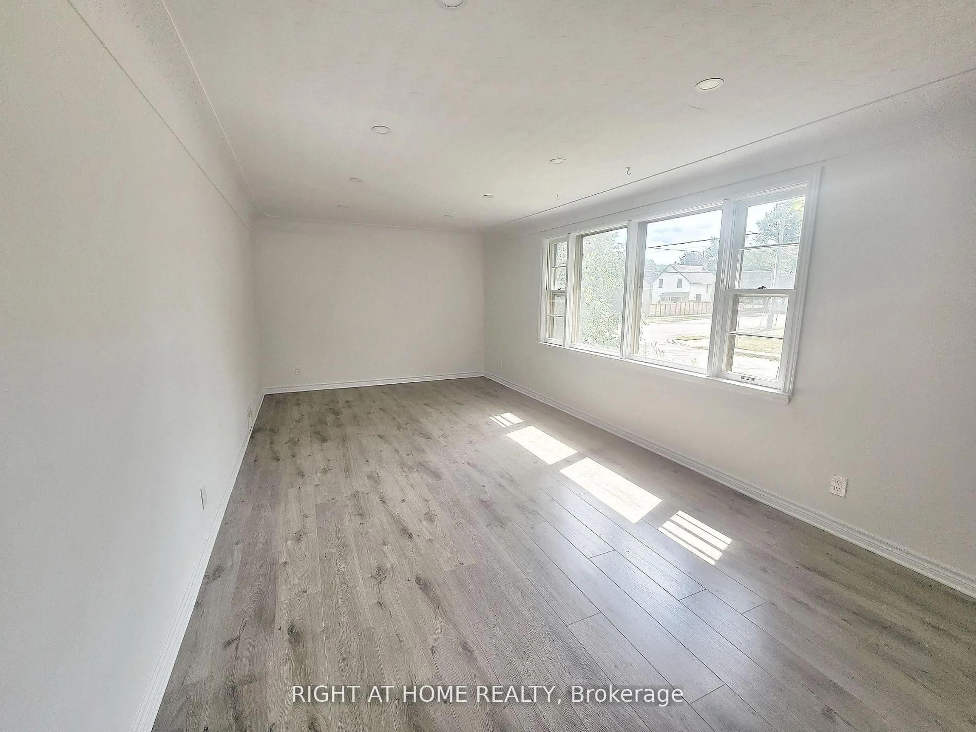 A pic of a room for 87 Radford St, Hamilton Ontario L8S 3E5