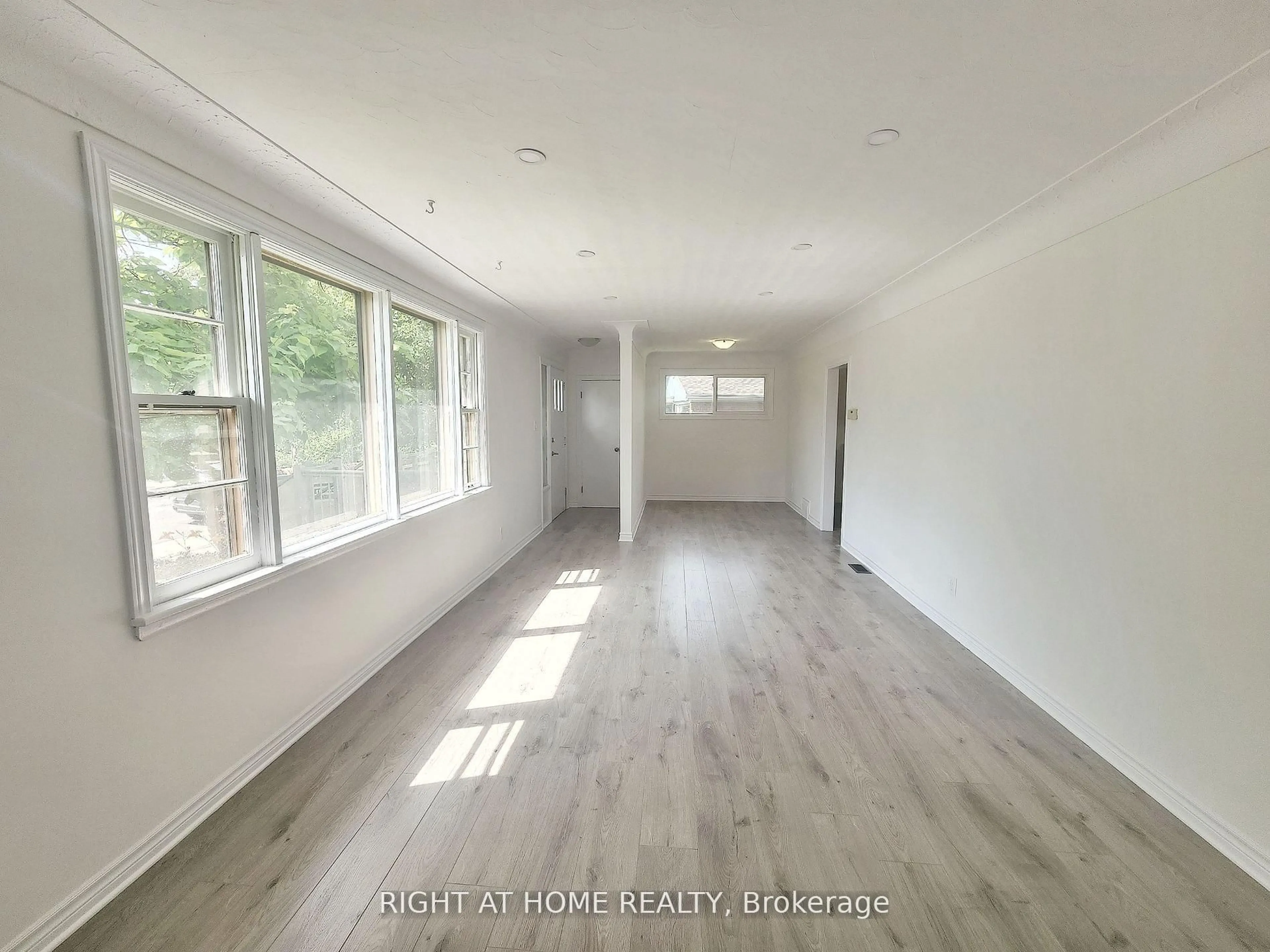A pic of a room for 87 Radford St, Hamilton Ontario L8S 3E5