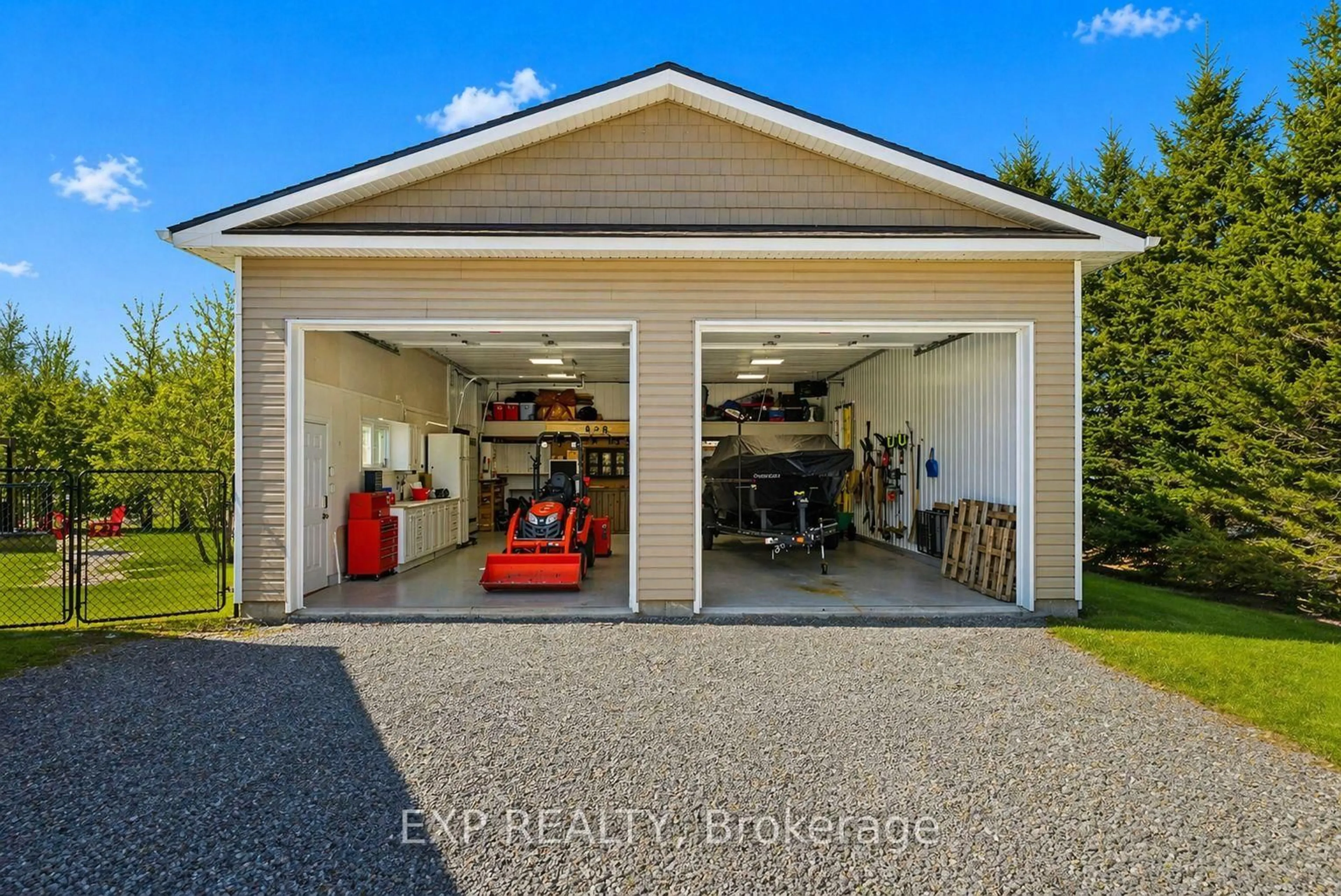 Indoor garage for 3238 Drouin Rd, Clarence-Rockland Ontario K0A 2A0