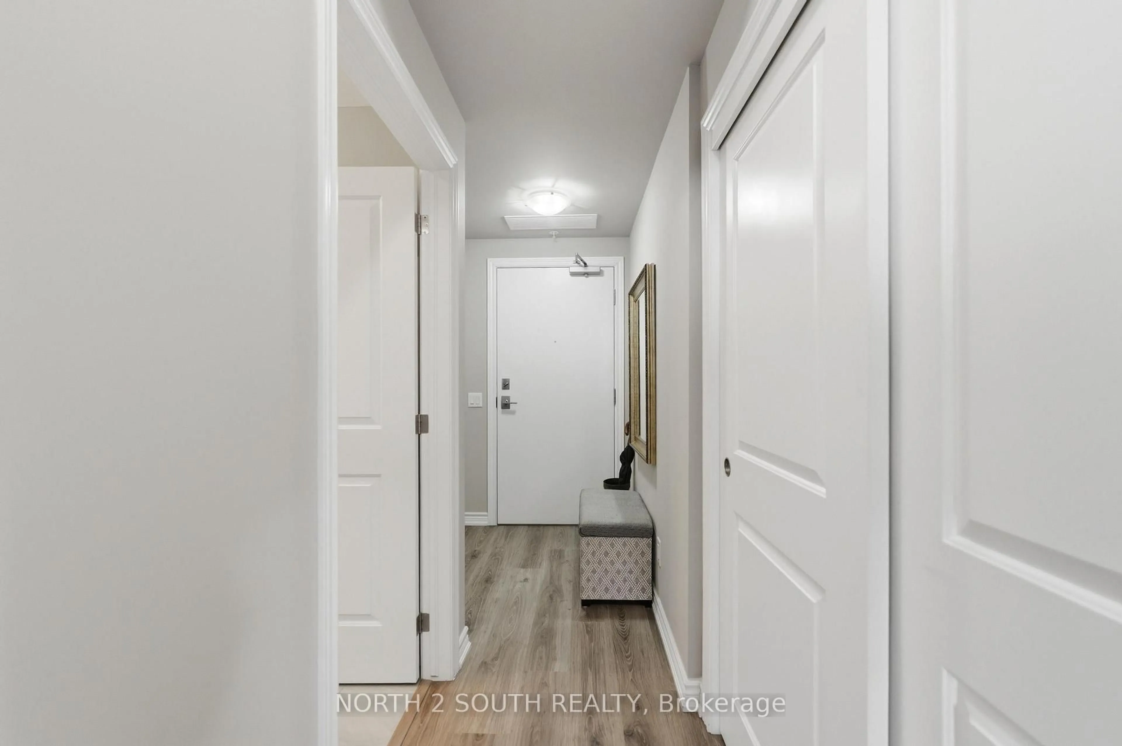 Indoor entryway for 40 Esplanade Lane #408, Grimsby Ontario L3M 0G9