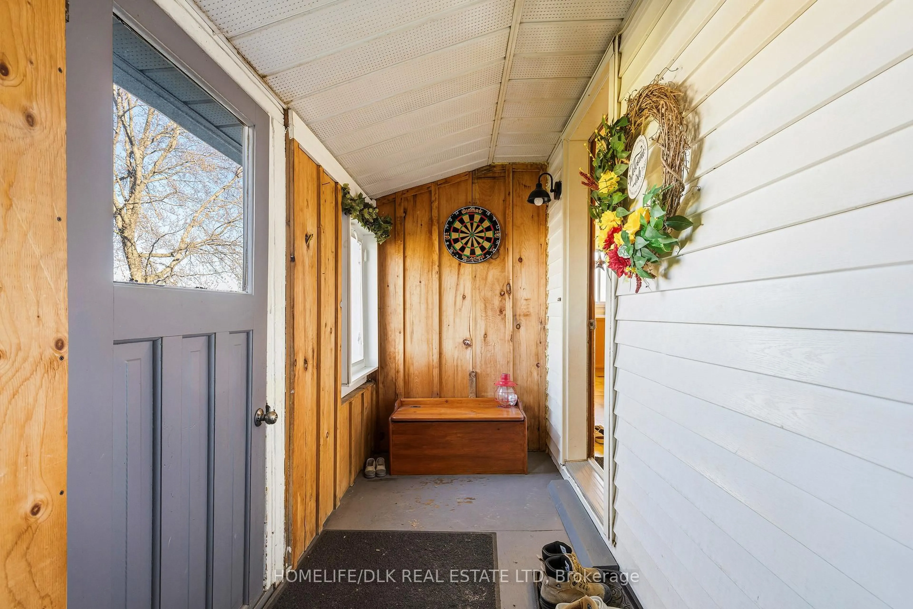 Indoor entryway for 11296 Rowena Rd, South Dundas Ontario K0E 1K0