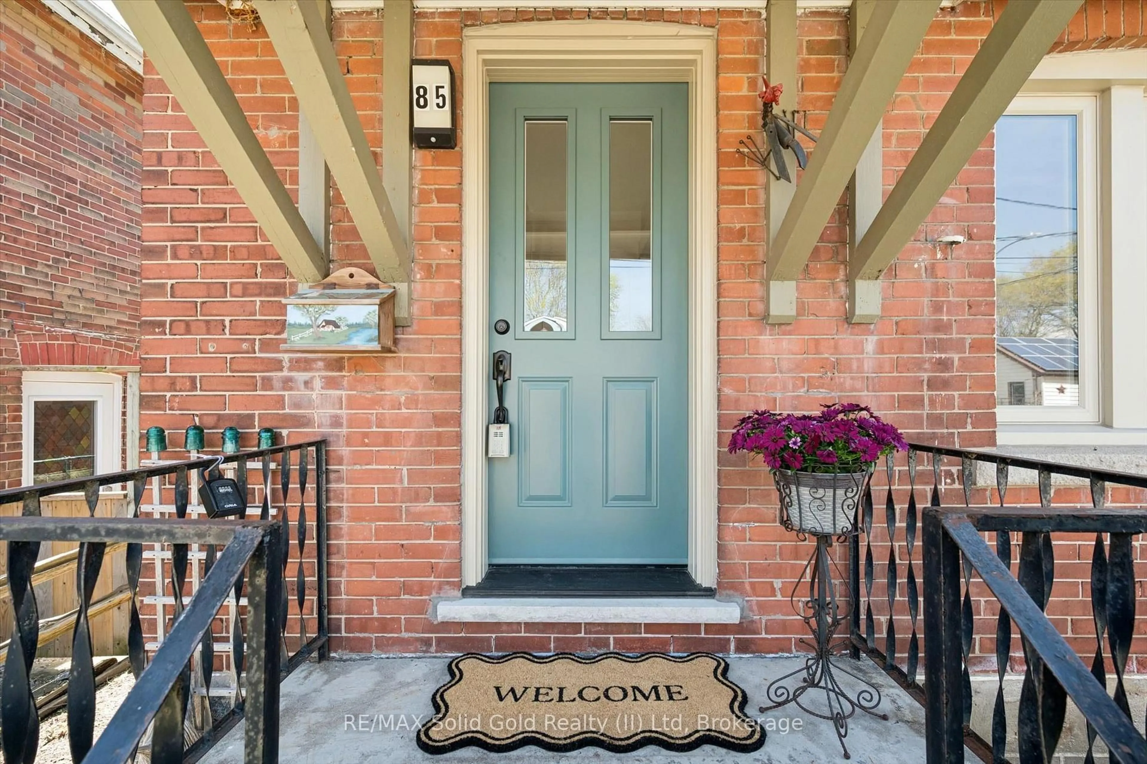 Indoor entryway for 85 Audrey Ave, Guelph Ontario N1E 5Y1