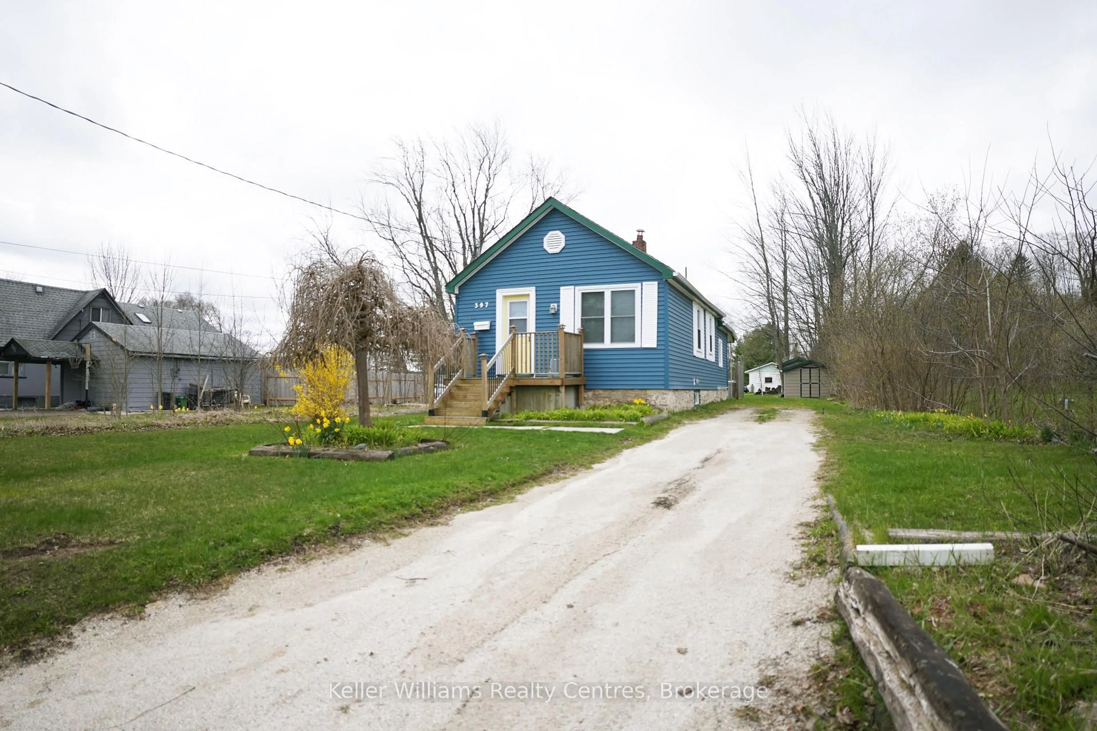 A pic from outside/outdoor area/front of a property/back of a property/a pic from drone, street for 397 27th St, Owen Sound Ontario N4K 4J7
