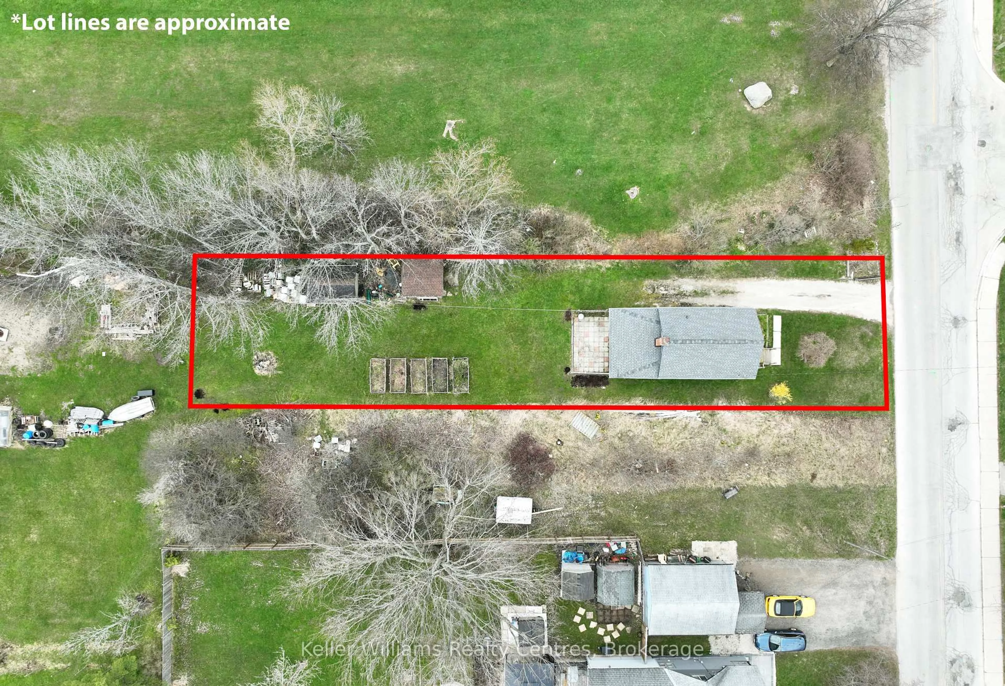A pic from outside/outdoor area/front of a property/back of a property/a pic from drone, building for 397 27th St, Owen Sound Ontario N4K 4J7