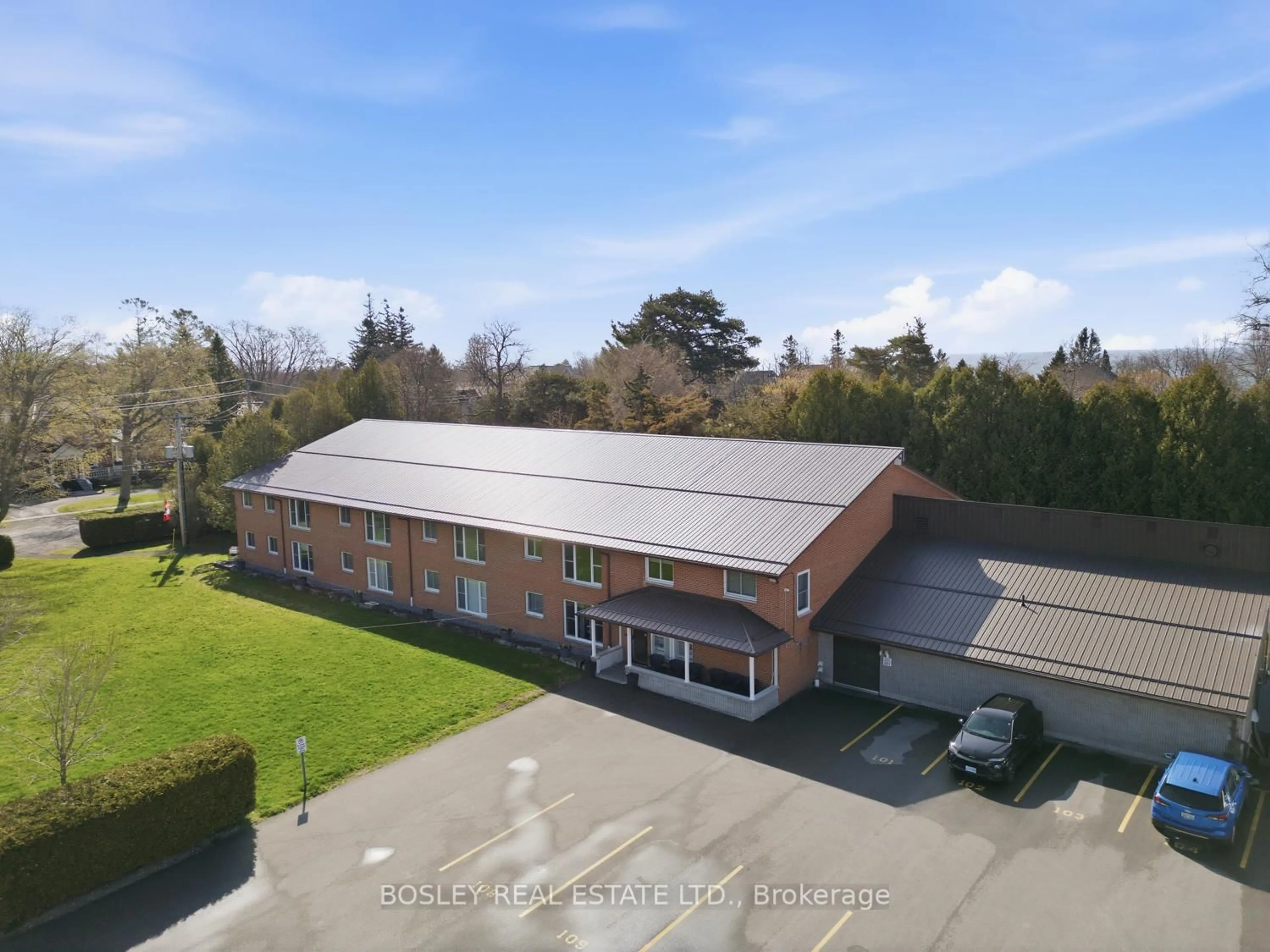 A pic from outside/outdoor area/front of a property/back of a property/a pic from drone, building for 133 Ontario St #201, Cobourg Ontario K9A 3B4