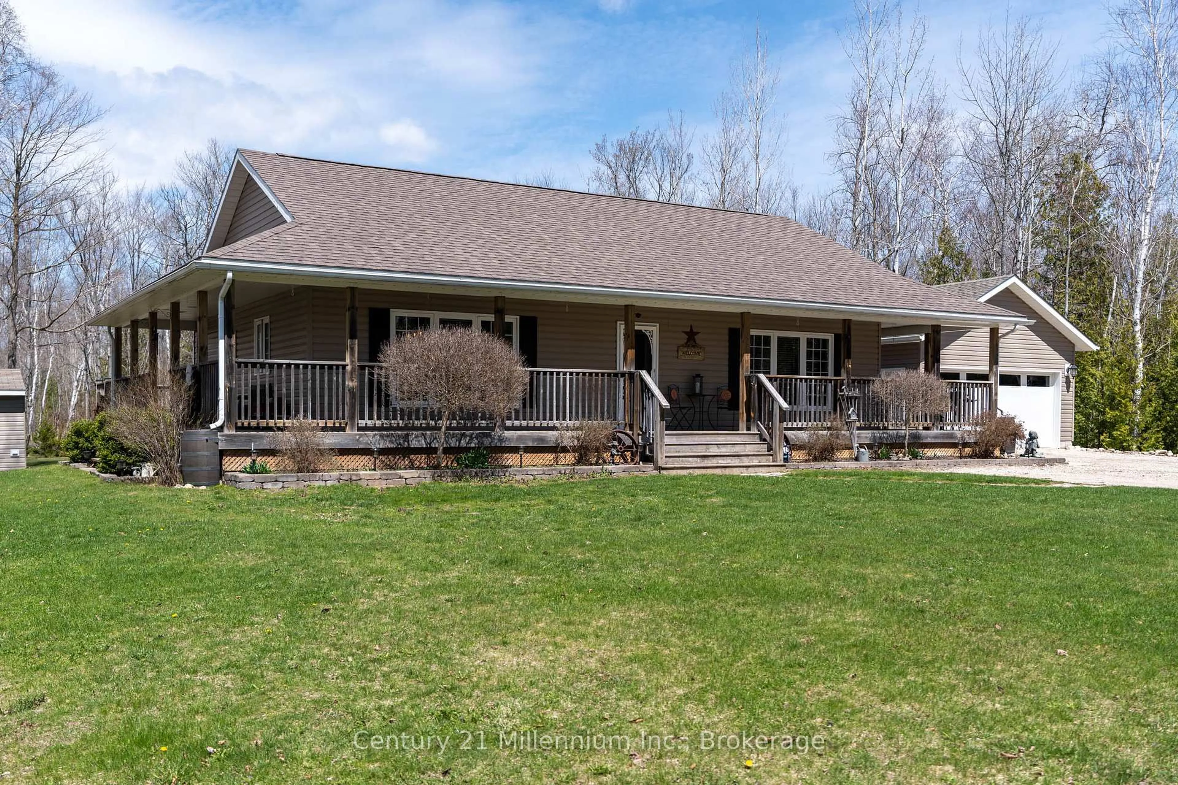 Home with vinyl exterior material, unknown for 51 Larkwhistle Ave, South Bruce Peninsula Ontario N0H 2T0