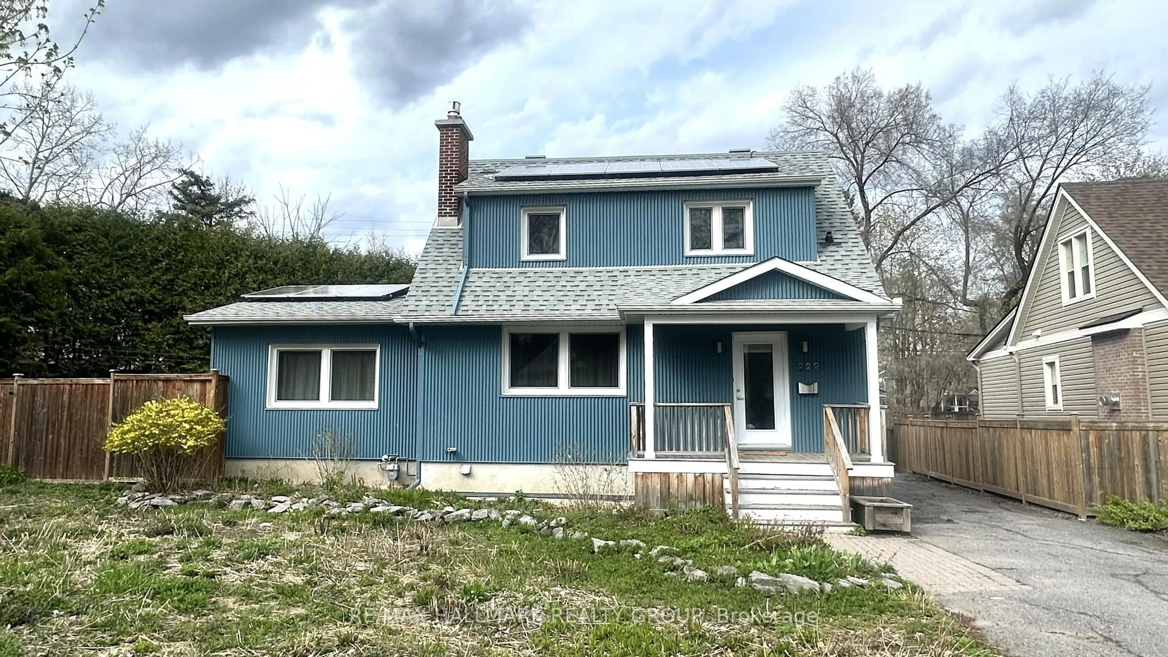 Home with vinyl exterior material, building for 229 Greensway Ave, Ottawa Ontario K1L 7V3