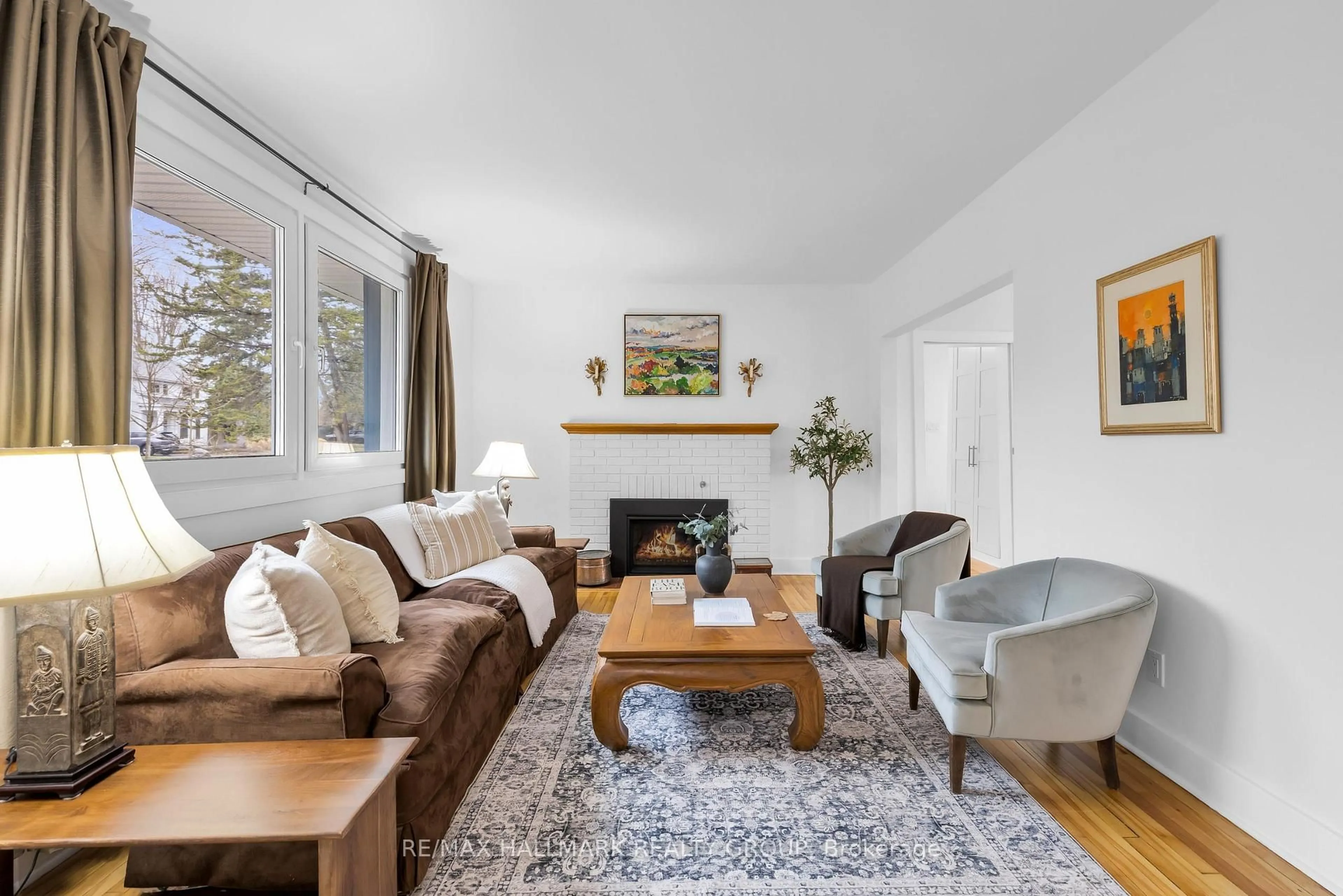 Living room with furniture, unknown for 229 Greensway Ave, Ottawa Ontario K1L 7V3