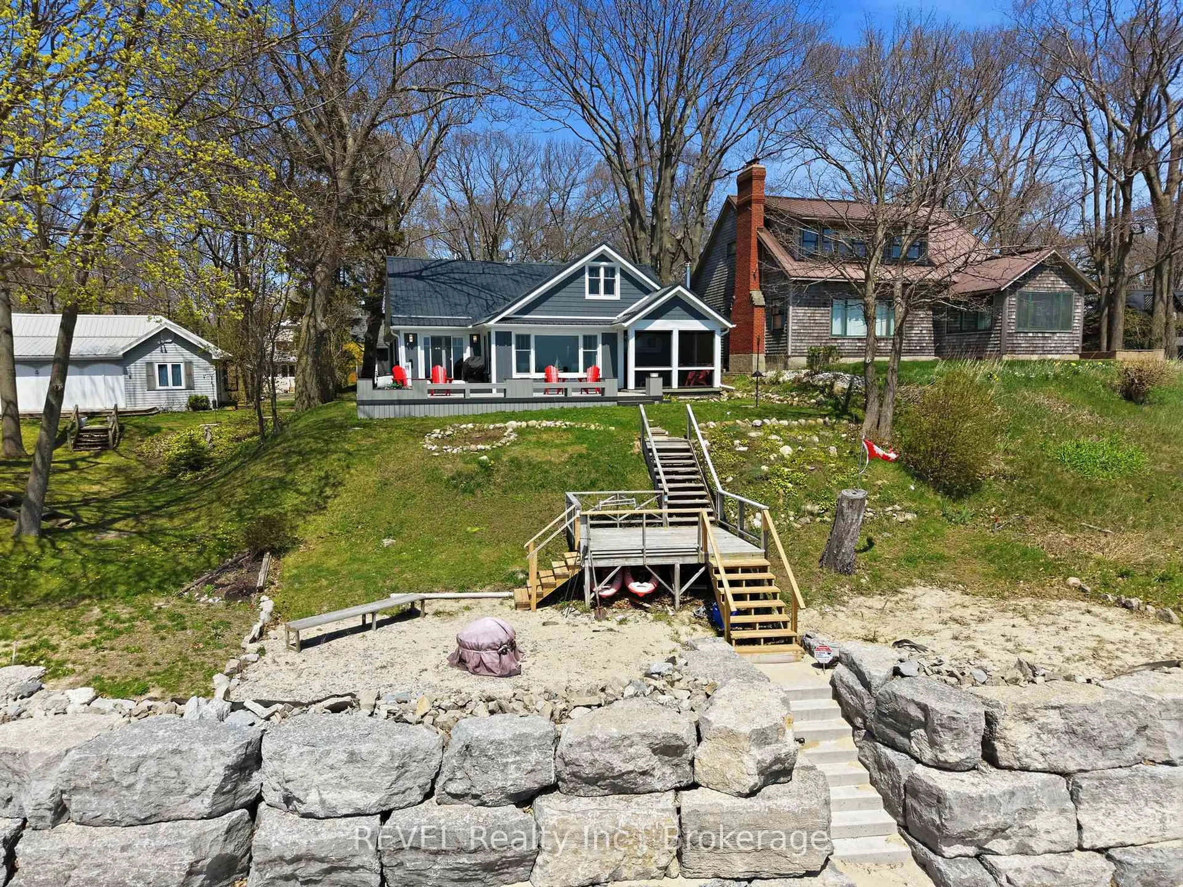A pic from outside/outdoor area/front of a property/back of a property/a pic from drone, water/lake/river/ocean view for 3513 Firelane 12, Port Colborne Ontario L3K 5V3