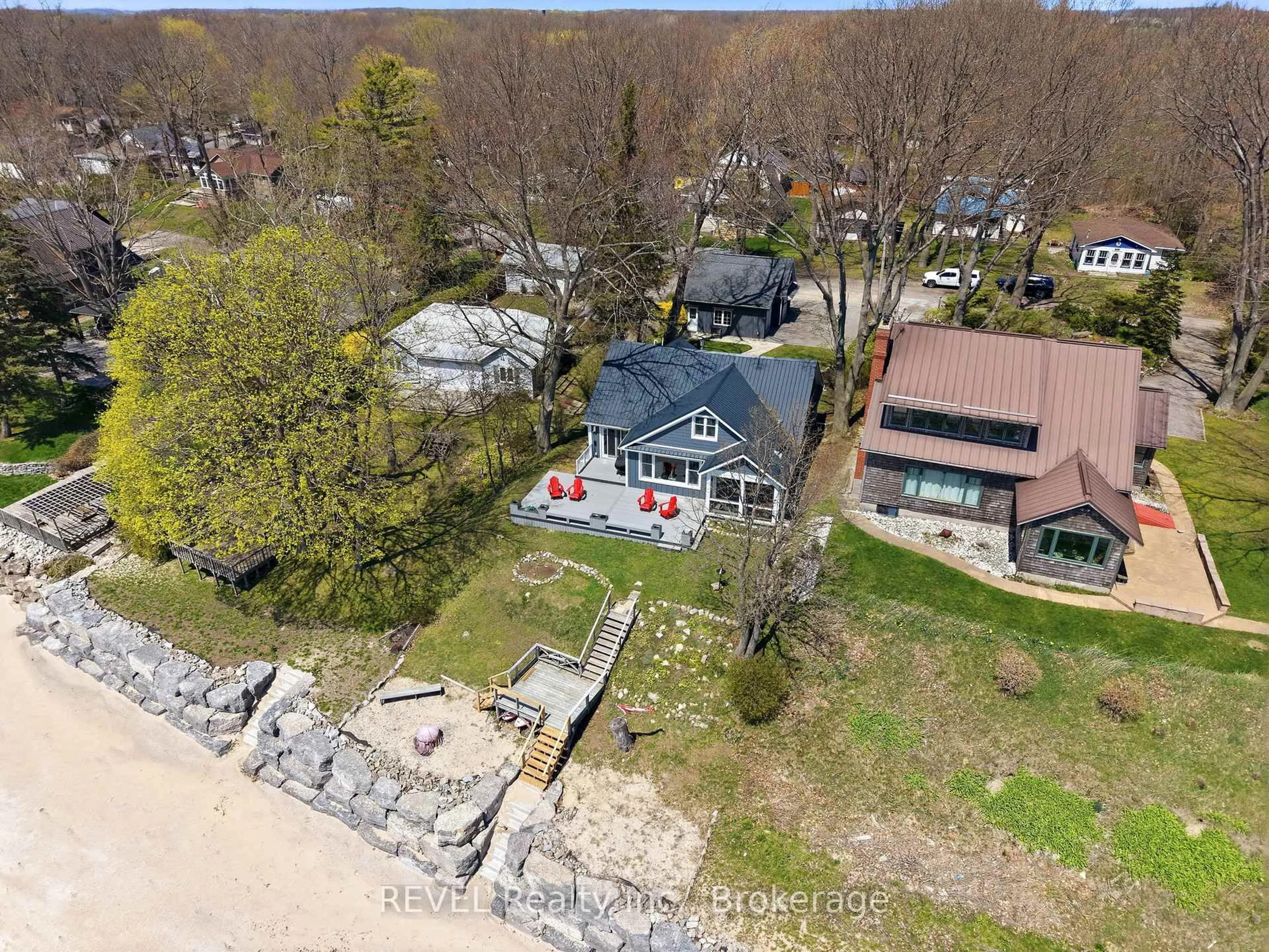 A pic from outside/outdoor area/front of a property/back of a property/a pic from drone, water/lake/river/ocean view for 3513 Firelane 12, Port Colborne Ontario L3K 5V3