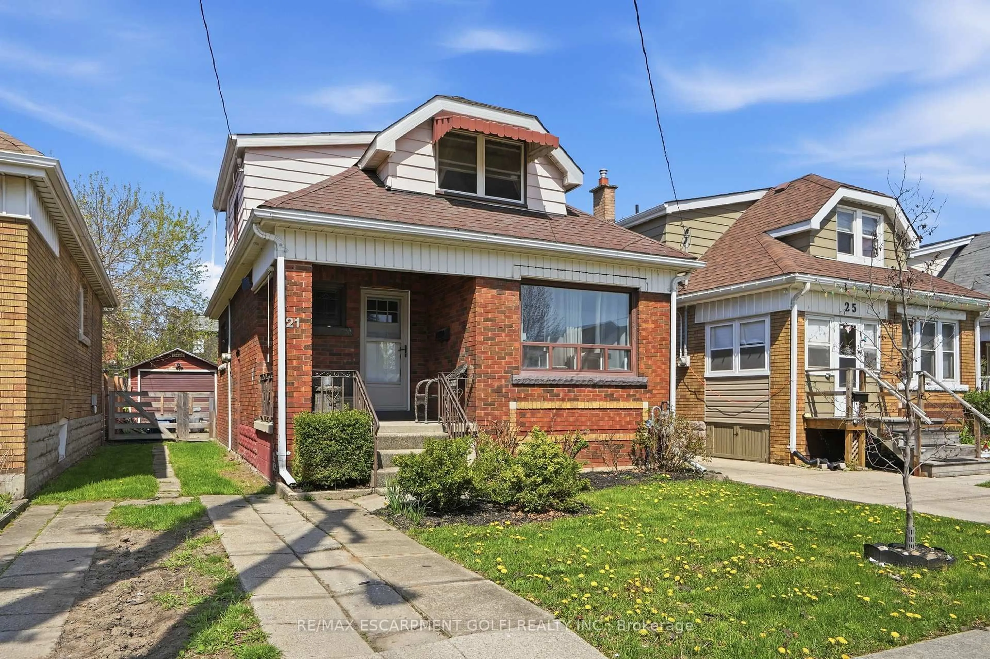 Home with brick exterior material, street for 21 WEIR St, Hamilton Ontario L8H 5E7