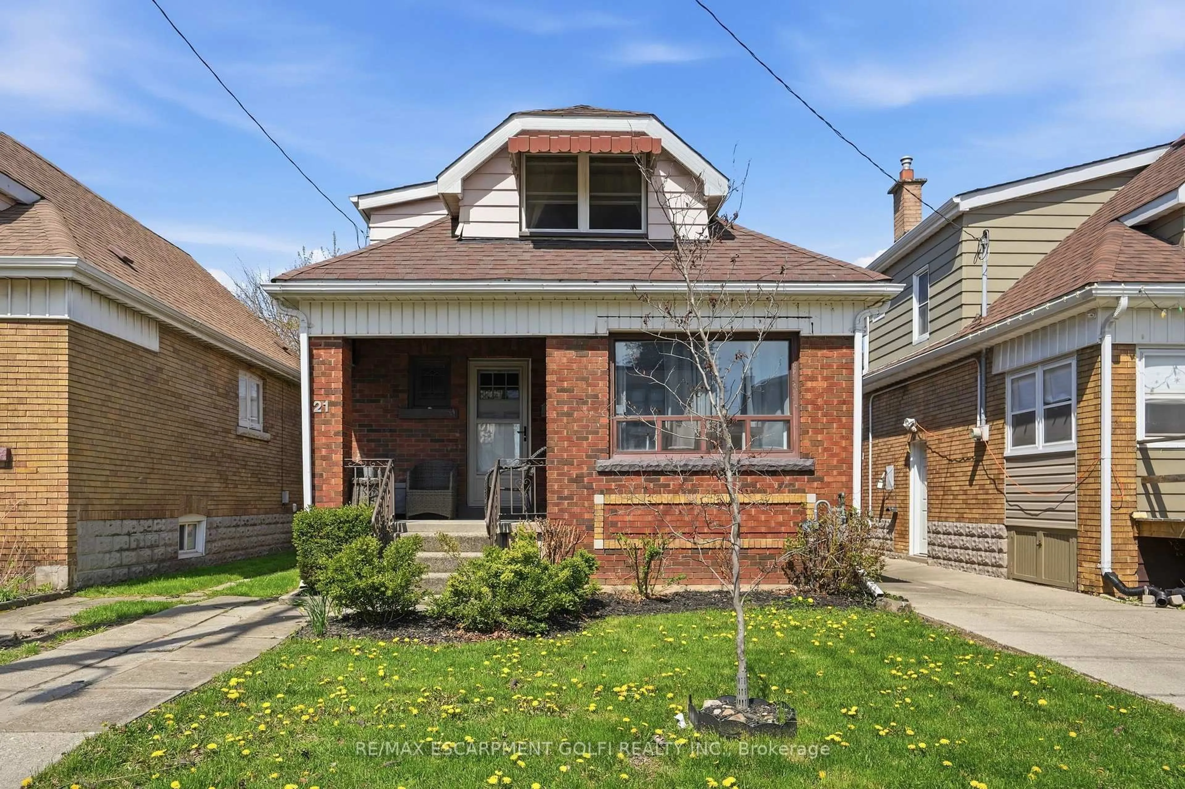 Home with brick exterior material, street for 21 WEIR St, Hamilton Ontario L8H 5E7