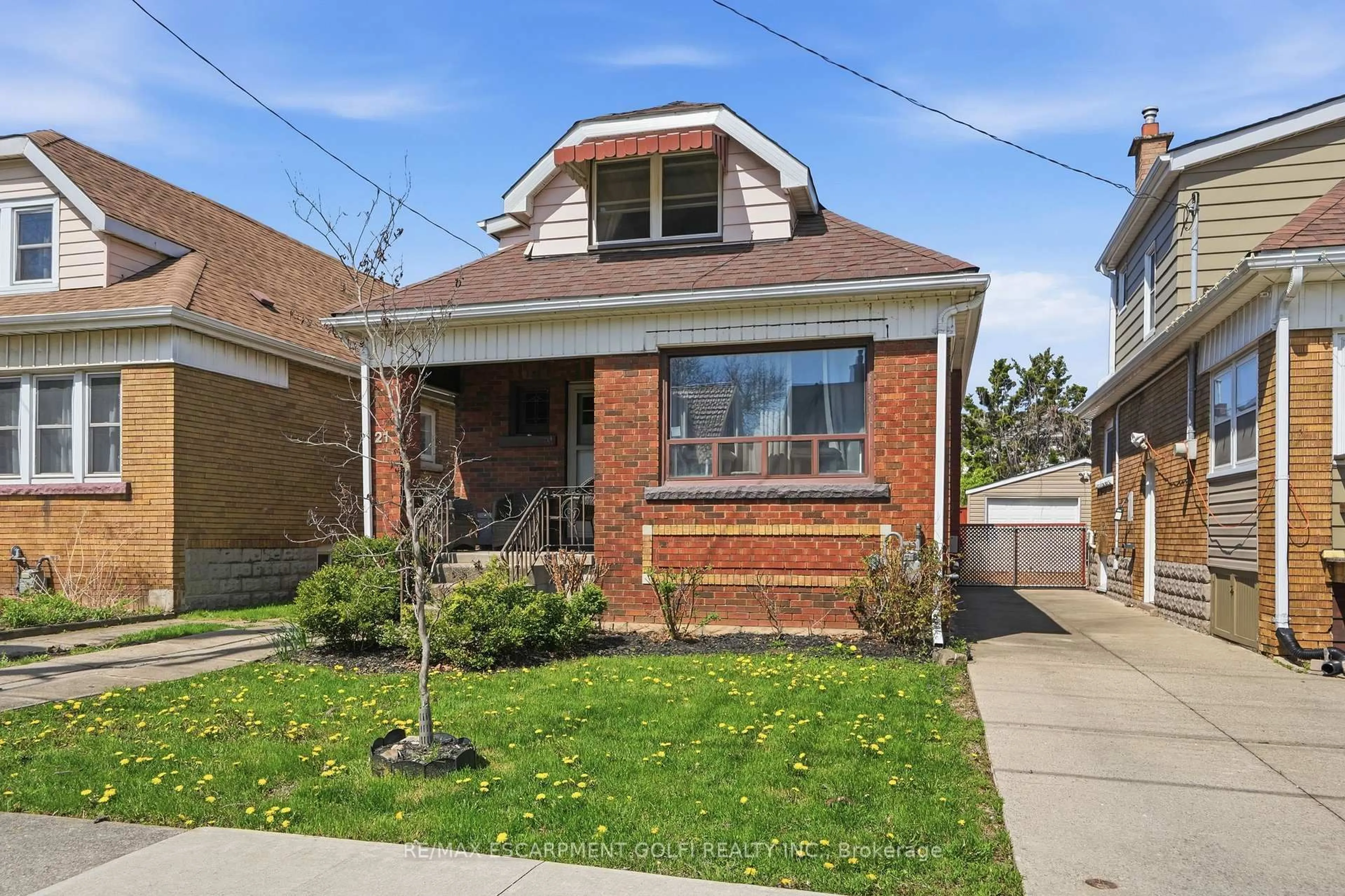 Home with brick exterior material, street for 21 WEIR St, Hamilton Ontario L8H 5E7