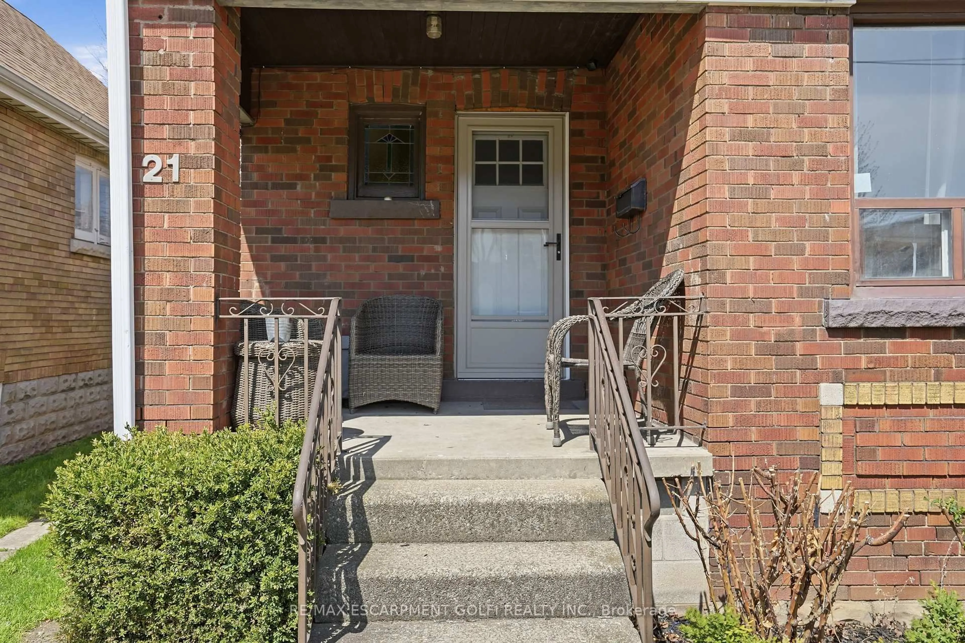 Unknown for 21 WEIR St, Hamilton Ontario L8H 5E7
