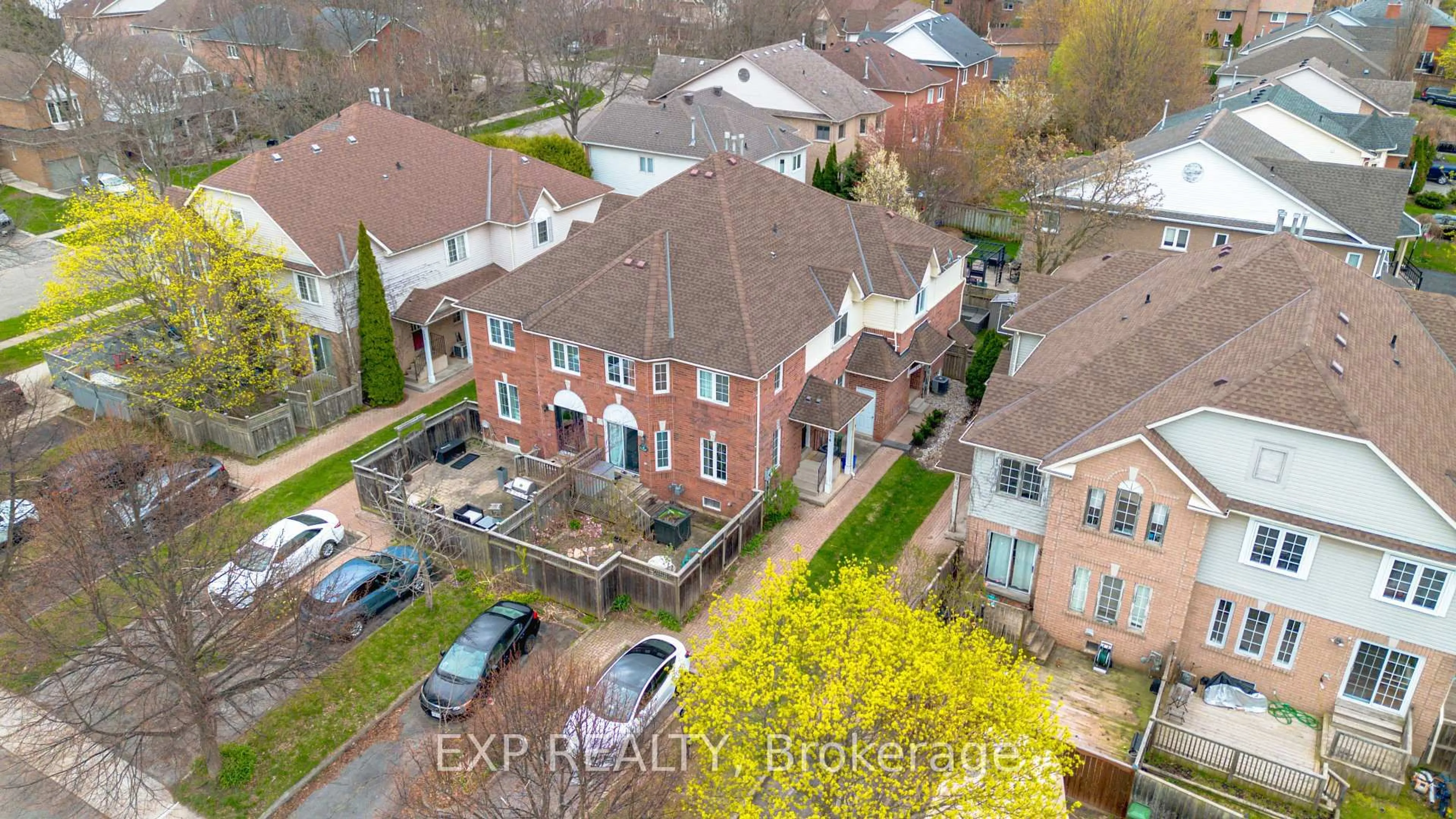 A pic from outside/outdoor area/front of a property/back of a property/a pic from drone, unknown for 112 Laurendale Ave, Hamilton Ontario L0R 2H3