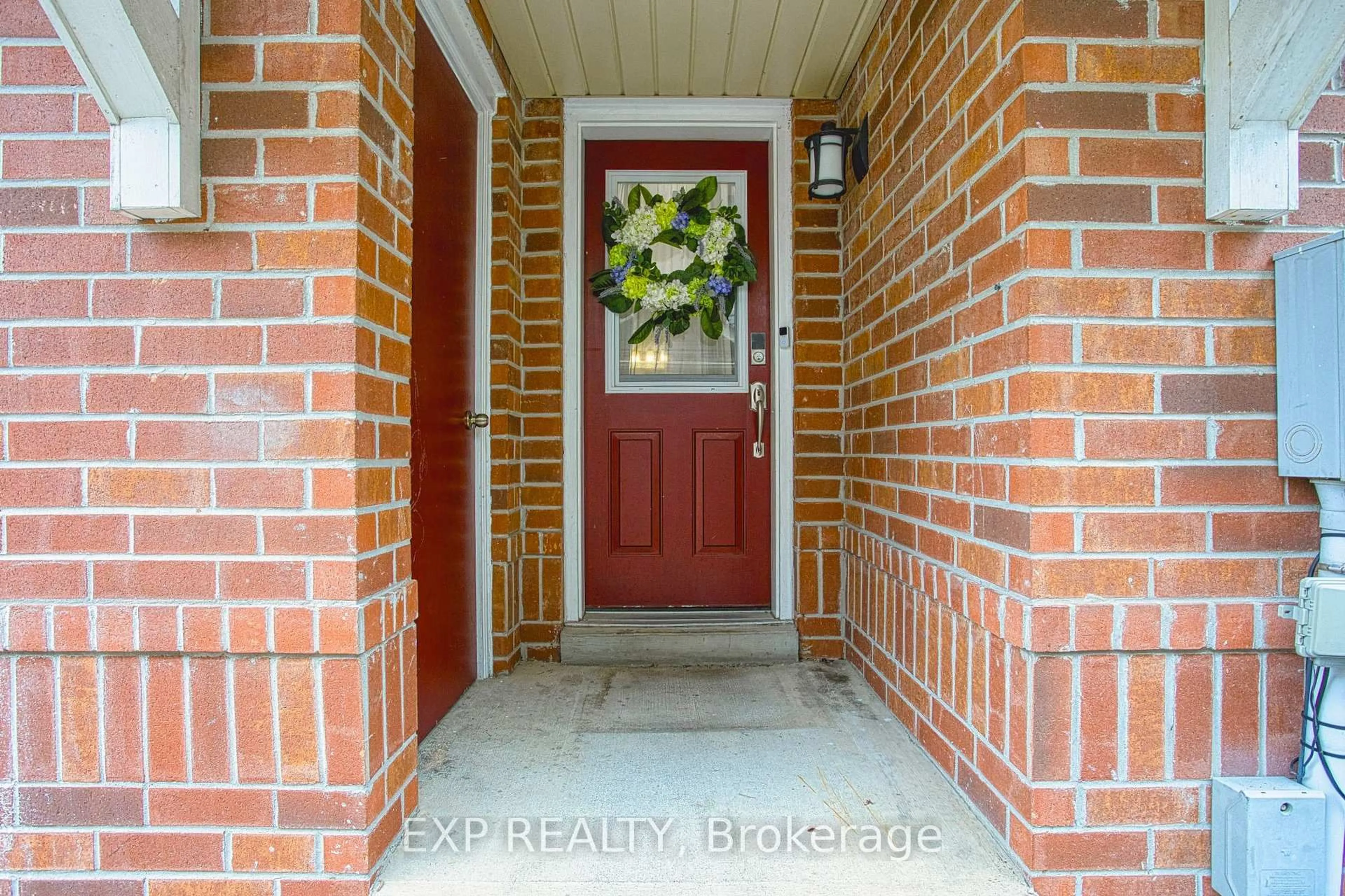 Indoor entryway for 112 Laurendale Ave, Hamilton Ontario L0R 2H3