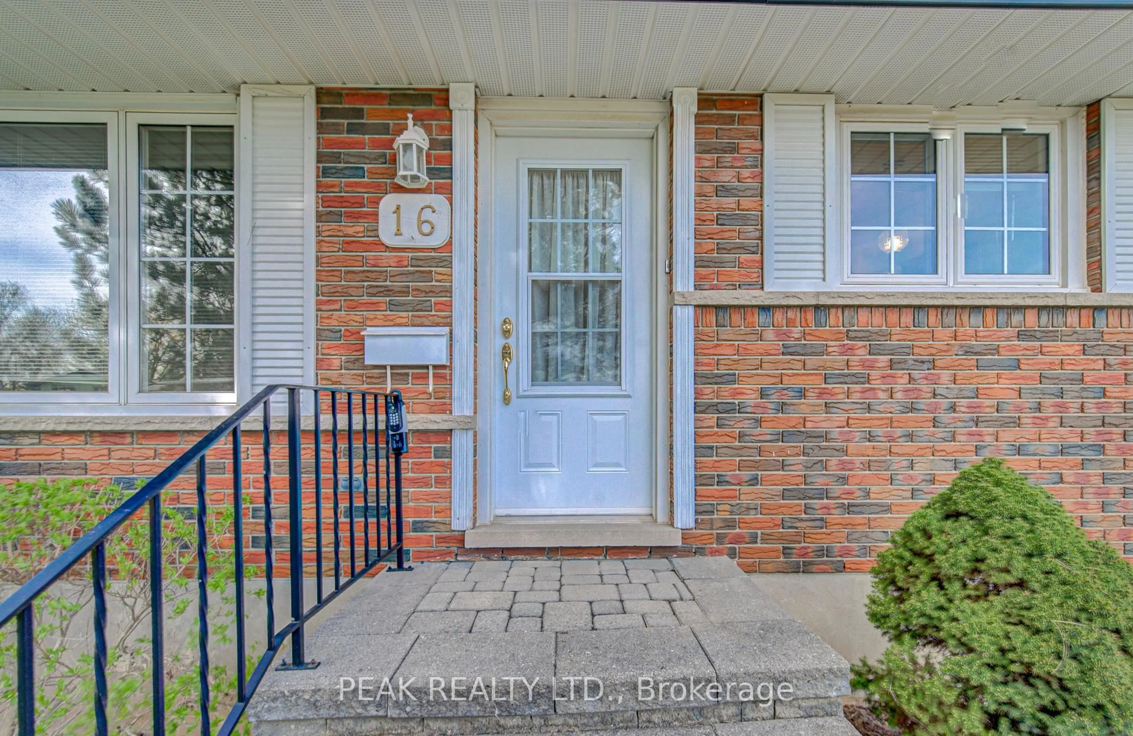 Indoor entryway for 16 Centennial Cres, Wilmot Ontario N3A 1K9