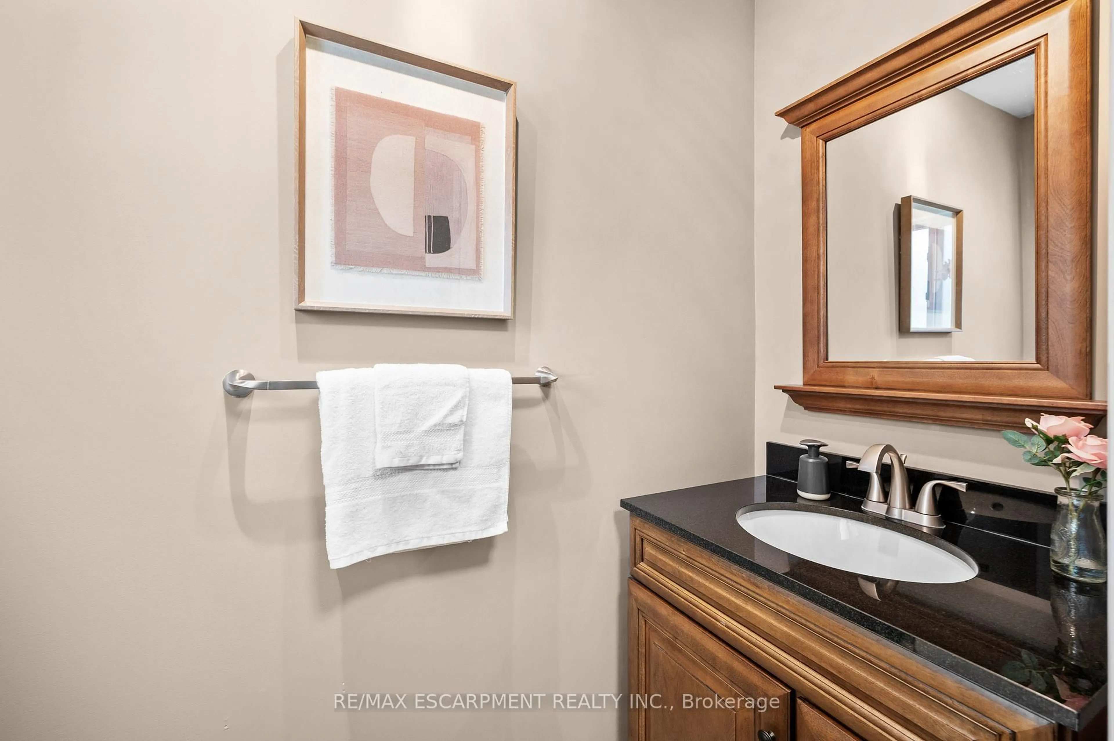 Standard bathroom, ceramic/tile floor for 610 Barton St #12, Hamilton Ontario L8E 5V2