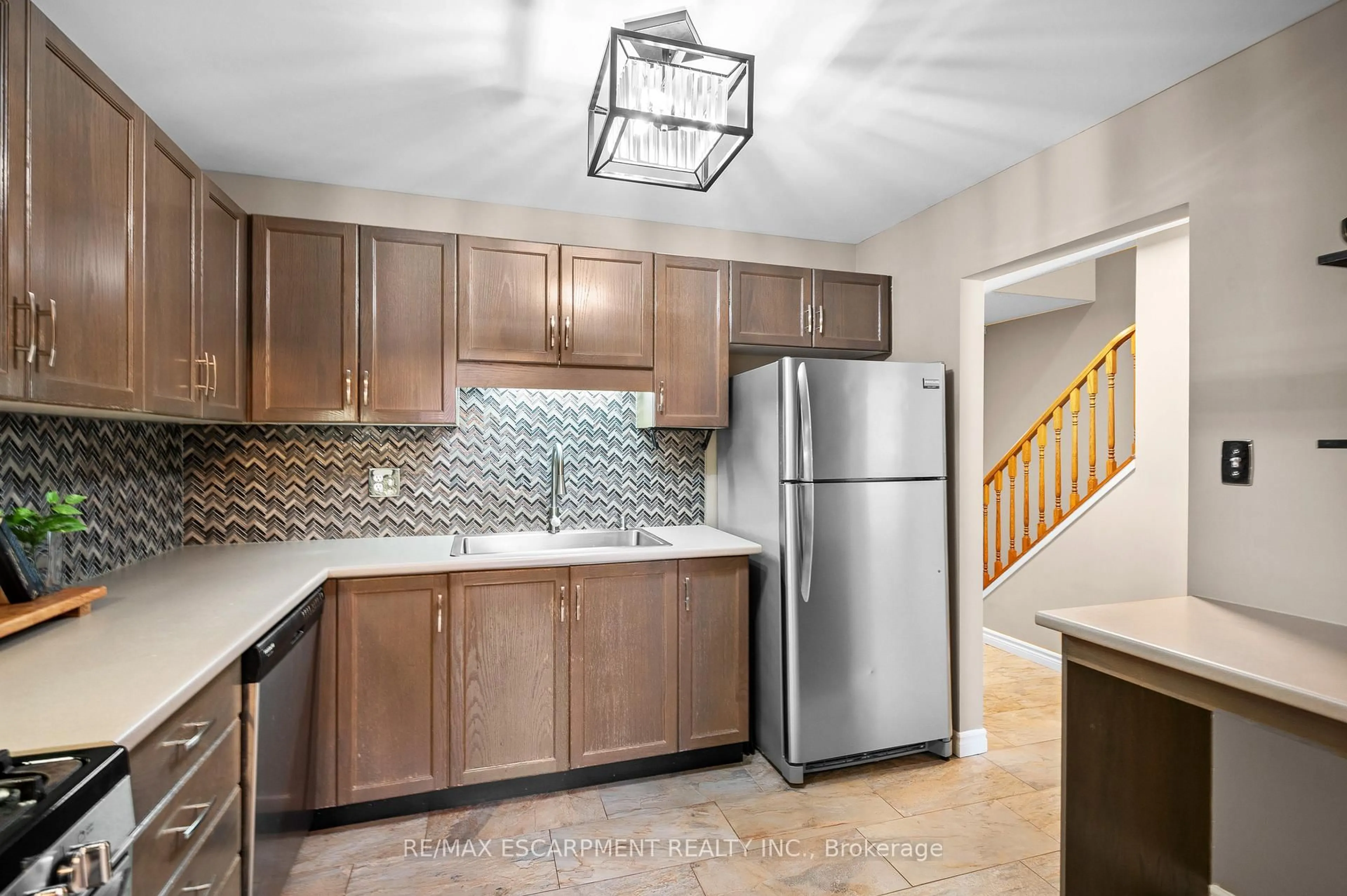 Standard kitchen, ceramic/tile floor for 610 Barton St #12, Hamilton Ontario L8E 5V2